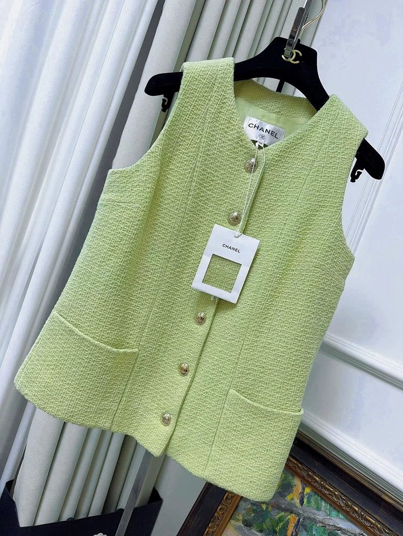 Chanel Chanel 20k equestrian series popular avocado sleeveless ve Size XS / US 0-2 / IT 36-38 - 1 Thumbnail