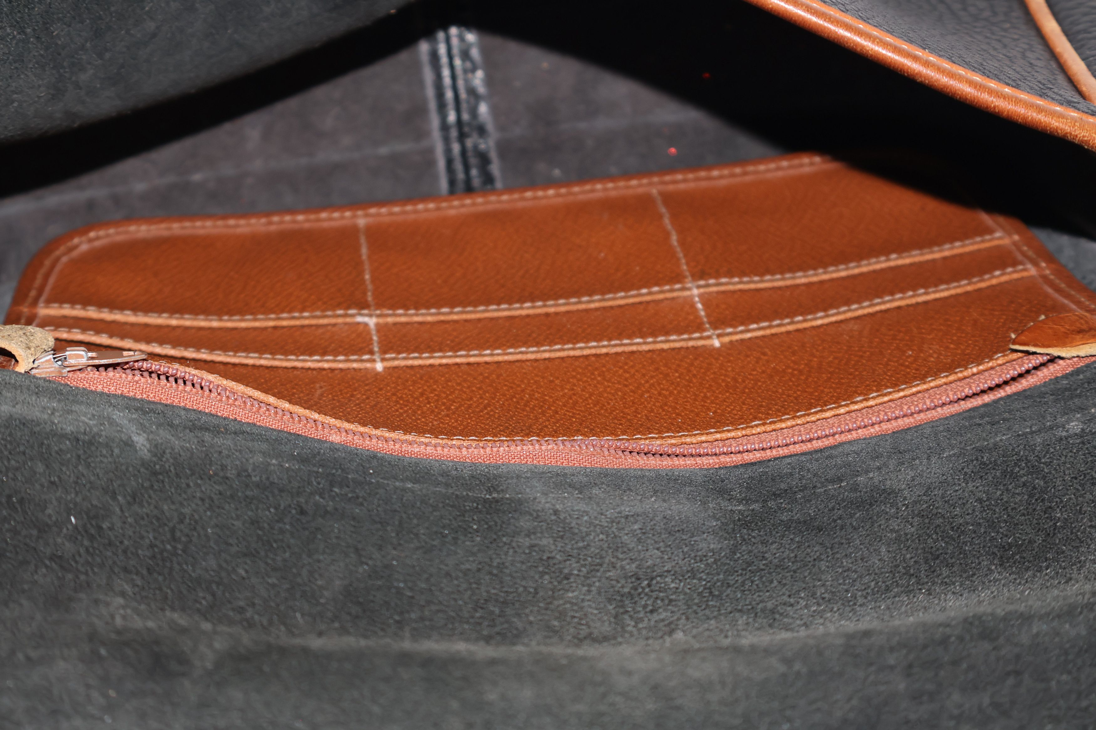 Dooney & Bourke Dooney & Bourke Black Brown Leather Equestrian Shoulder Bag Size ONE SIZE - 5 Thumbnail