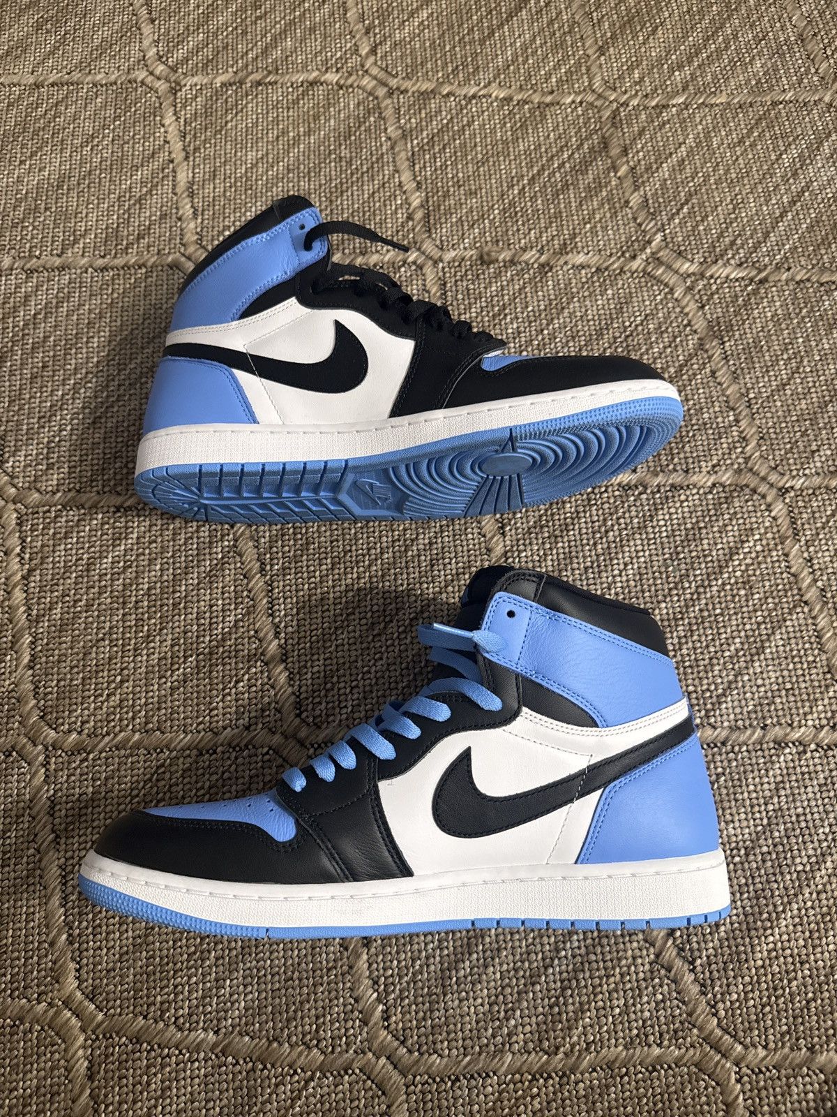 Jordan Brand Jordan 1 Retro High OG “UNC Toe” Size US 13 / EU 46 - 3 Thumbnail