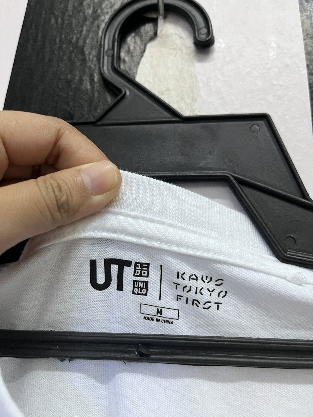 Japanese Brand × Kaws Limited Kaws Tokyo First x Uniqlo Streetwear T-Shirt Size US M / EU 48-50 / 2 - 3 Thumbnail