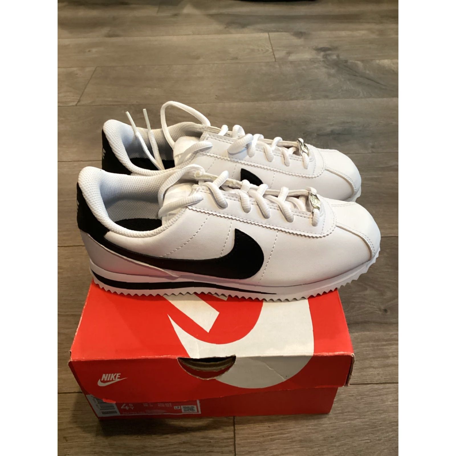 Nike Nike Cortez Basic Leather Sneaker Men White Black 904764-102 Size 4.5 GS US 4.5 Lower Top Lace Up Size US 7 / EU 40 - 4 Thumbnail