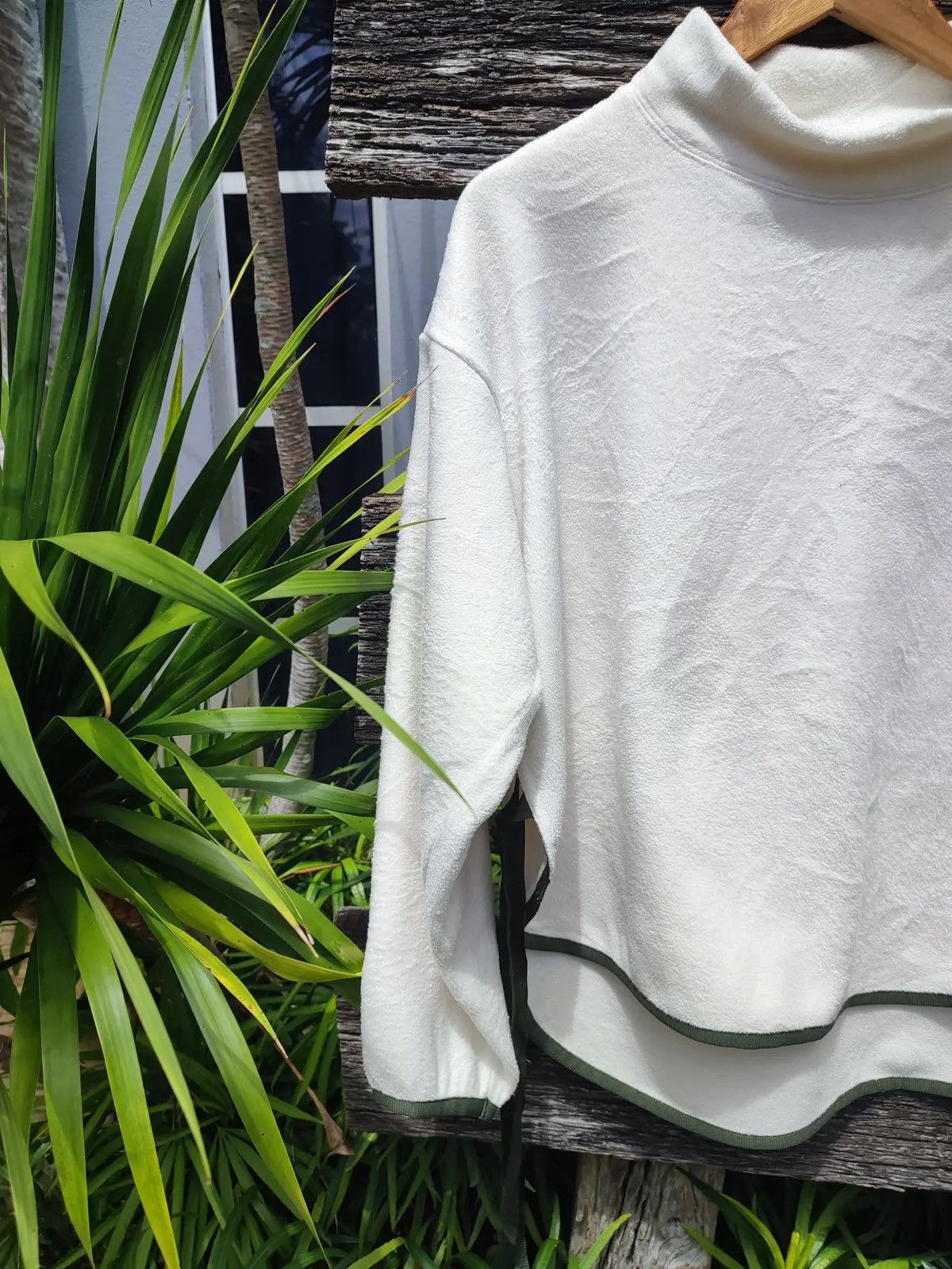 Uniqlo × White Mountaineering UNIQLO x White Mountaineering Fleece Pullover – Off-White Size US M / EU 48-50 / 2 - 4 Thumbnail