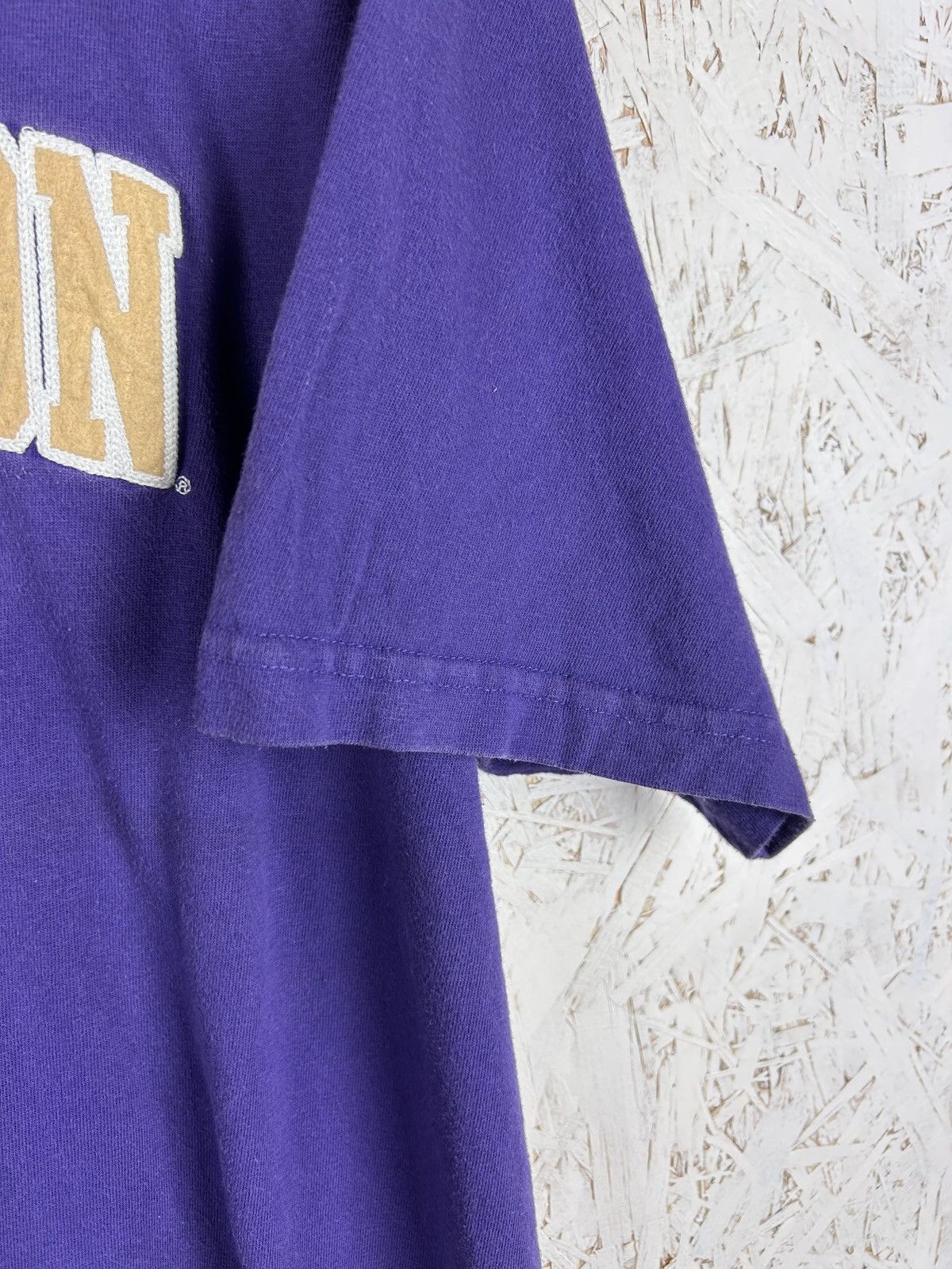 Nike Vintage Nike Washington Huskies Center Swoosh Logo T-Shirt Size US XL / EU 56 / 4 - 4 Thumbnail