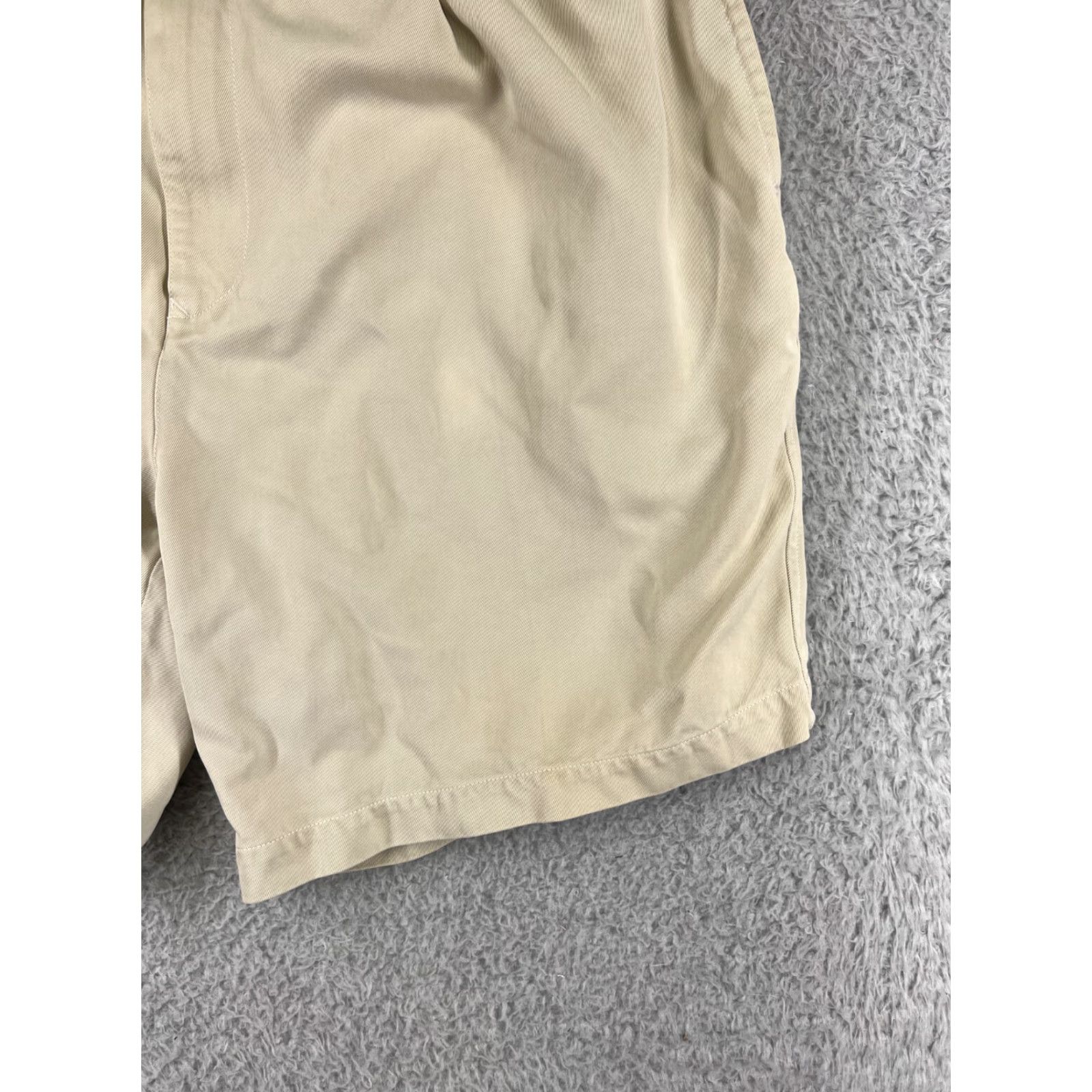 Tommy Bahama Tommy Bahama Shorts Mens 36 Beige Silk Pleated Front Bermuda 100% Silk Quick Dry Pockets Beach Aloha Mens Size US 36 / EU 52 - 5 Thumbnail