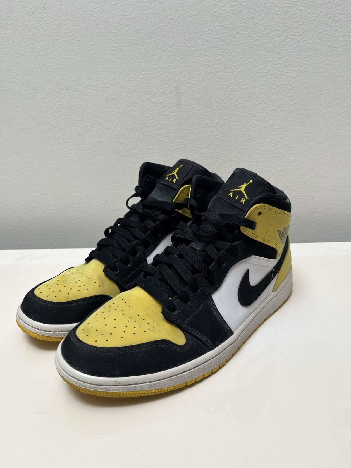 Jordan Brand 2019 Air Jordan 1 Mid SE ‘Yellow Toe’ Size US 11.5 / EU 44-45 - 1 Thumbnail