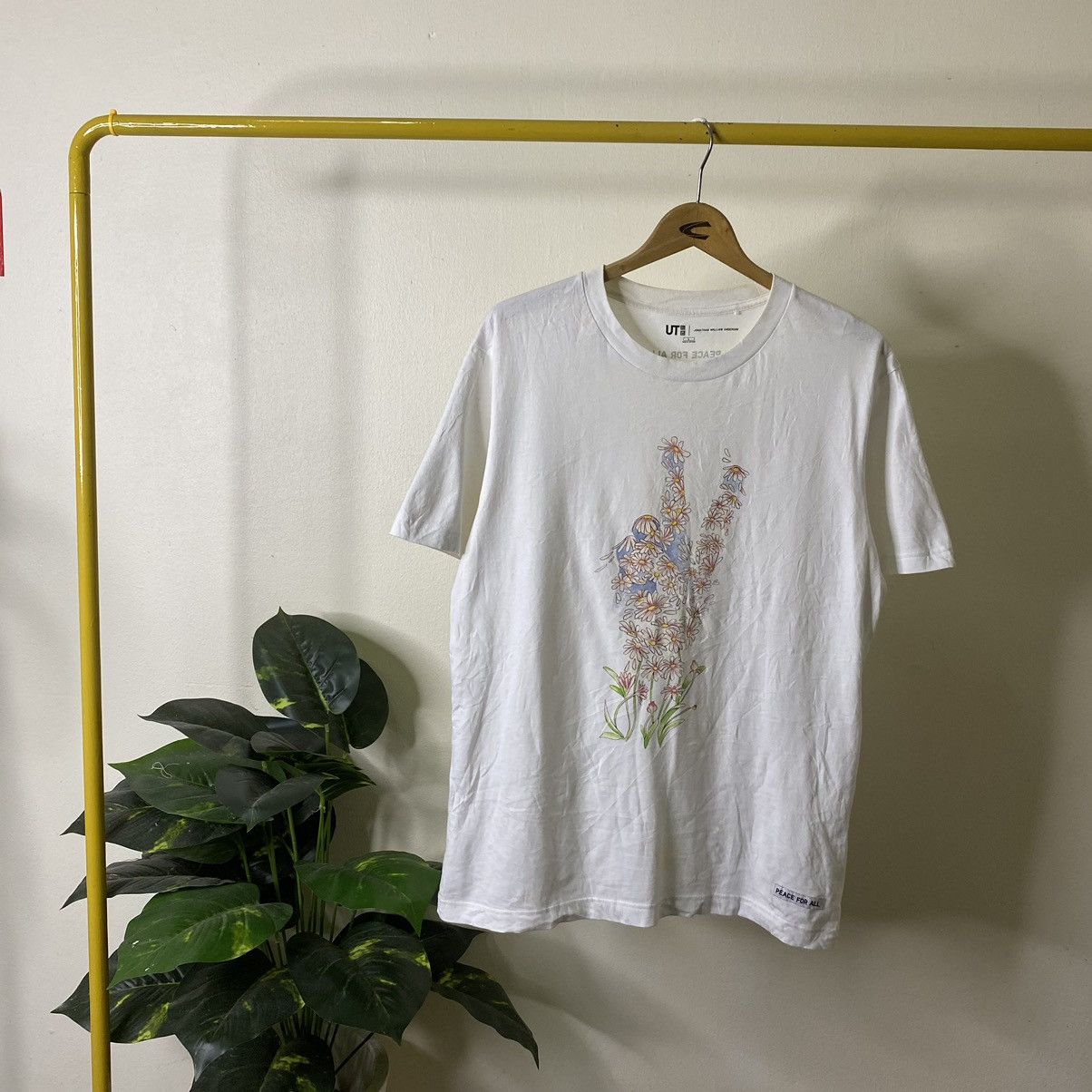 JW Anderson × Uniqlo Loewe JW Anderson x Uniqlo Peace For All Collaboration Tee Size US L / EU 52-54 / 3 - 1 Thumbnail