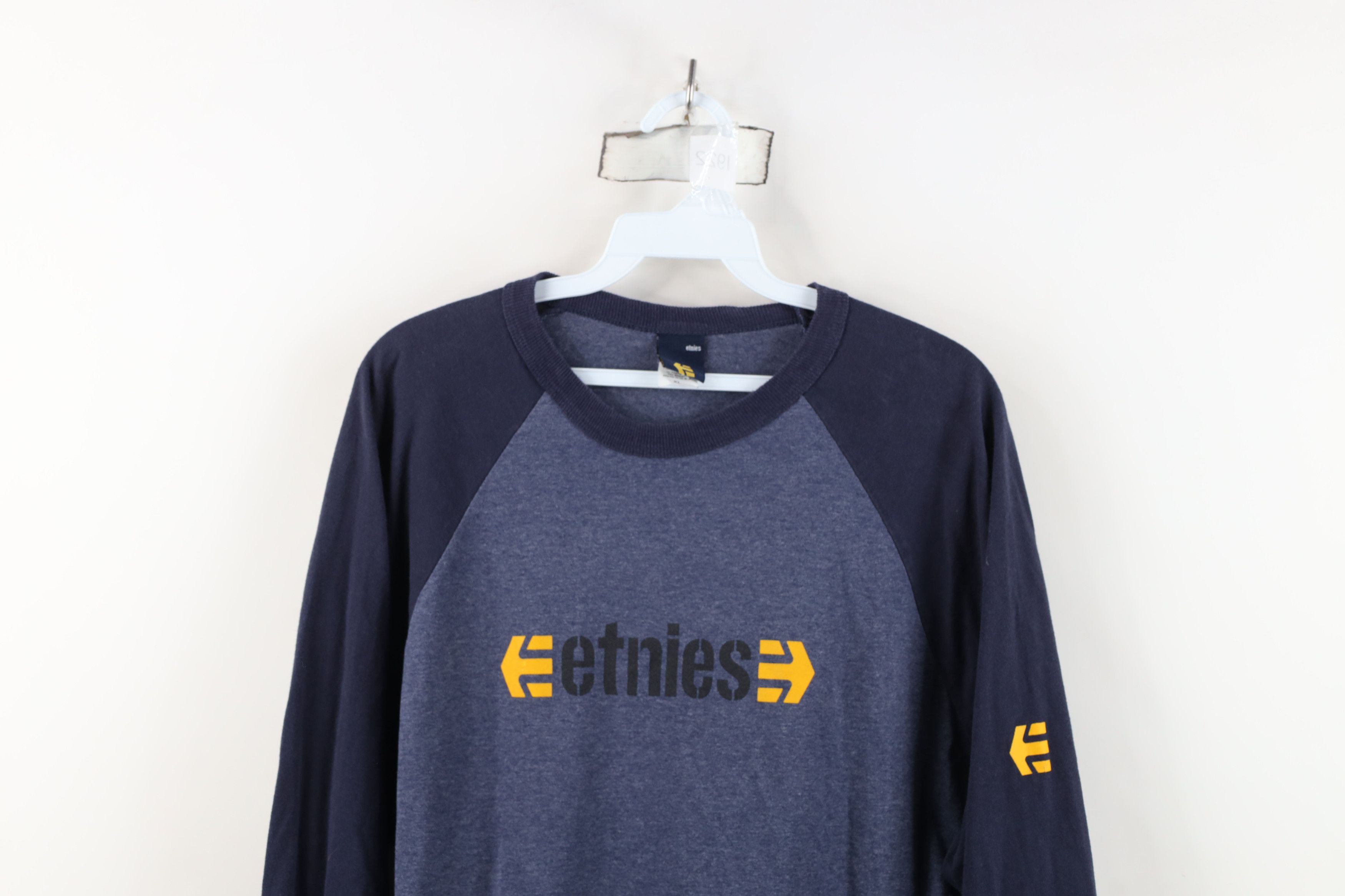 Etnies Vintage 90s Etnies Skateboard Long Sleeve T-Shirt Blue USA Size US XL / EU 56 / 4 - 2 Thumbnail
