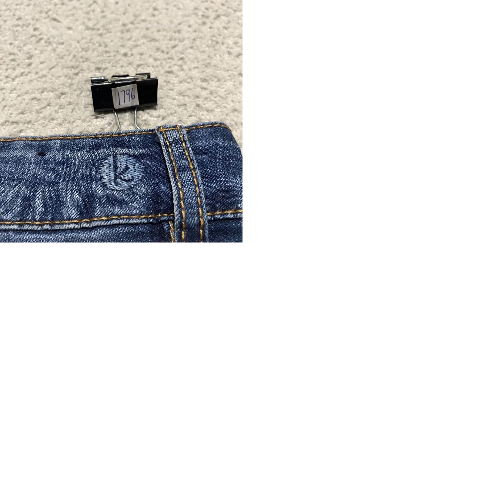 Vintage Kensie Jeans Jeans Blue Denim Medium Wash Mid Rise Ankle Distressed 27x24 5-Pocket Womens Size 26" / US 2 / IT 38 - 9 Thumbnail