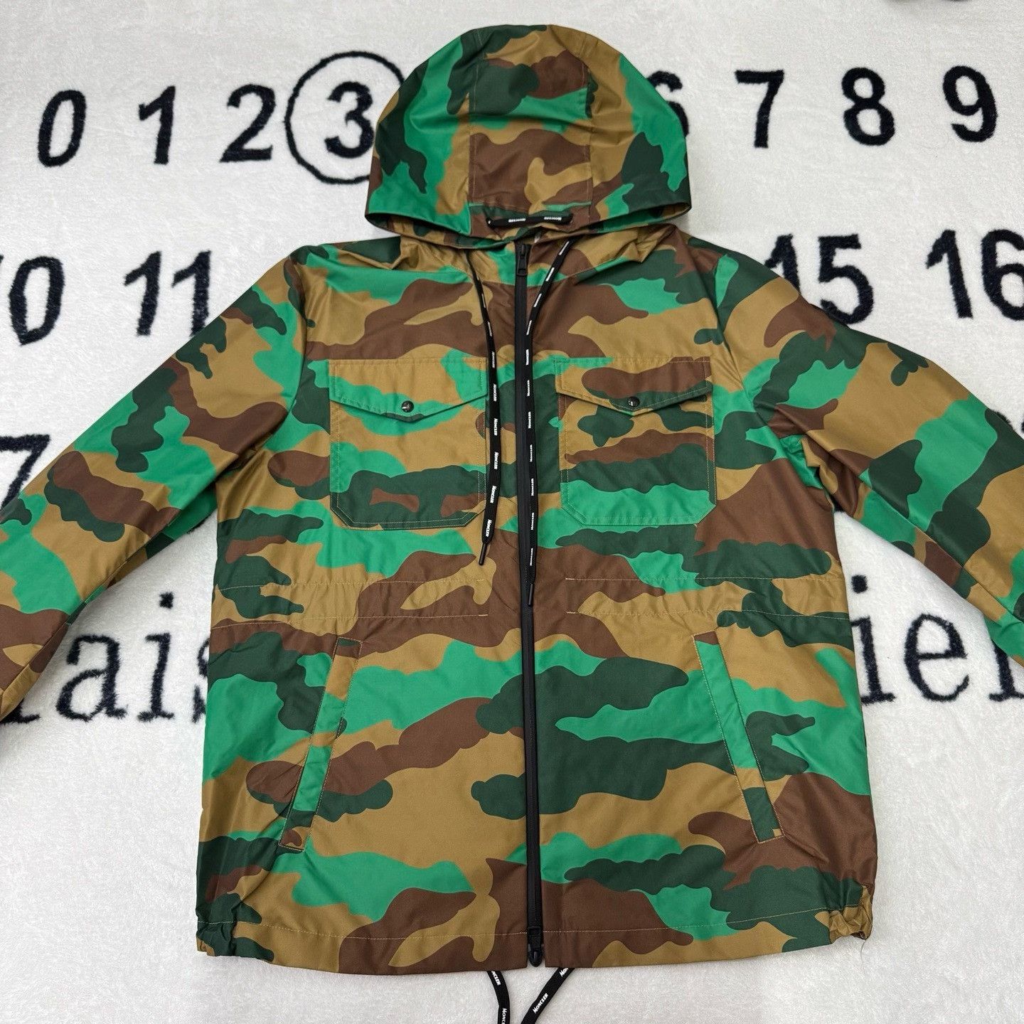 Moncler Moncler Camo Green Light Jacket 4 Men Size US XS / EU 42 / 0 - 1 Thumbnail