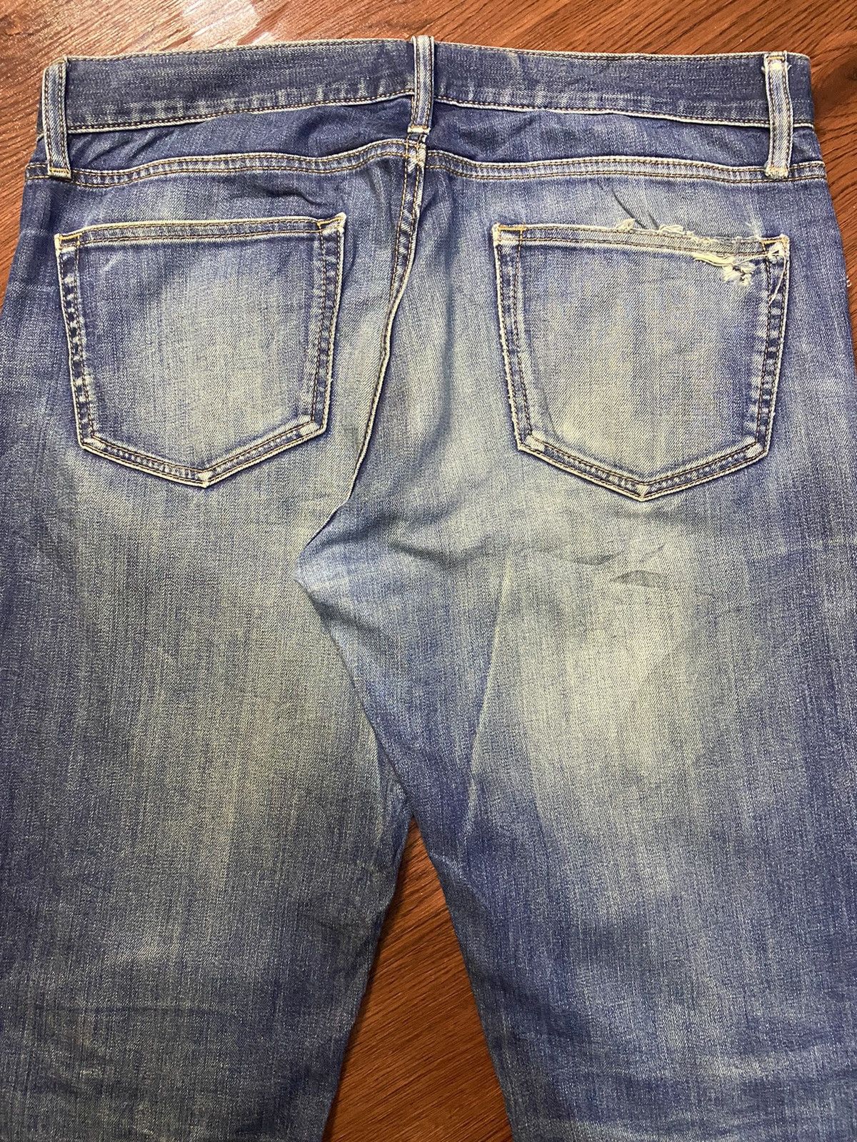 Japanese Brand Vintage Uniqlo UJ Faded Wash Distressed Loose Style Jeans Size US 36 / EU 52 - 4 Thumbnail