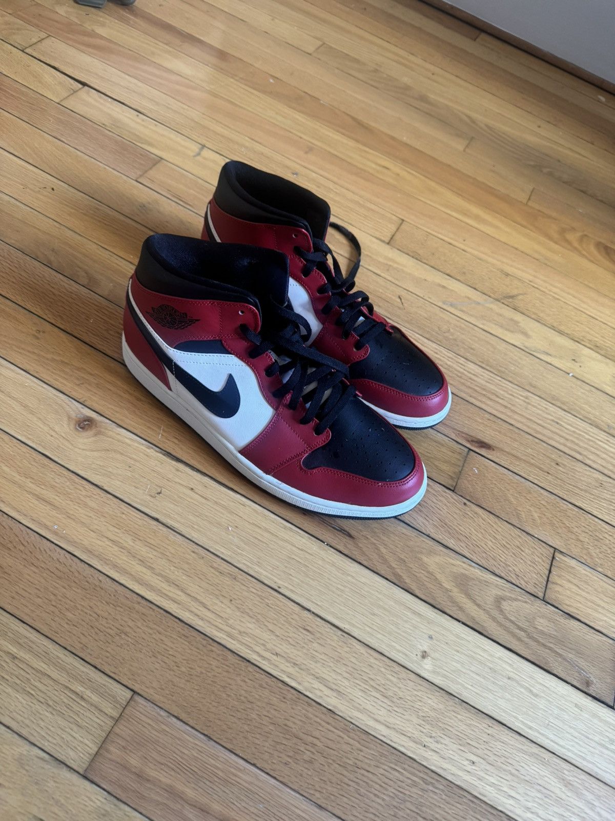 Jordan Brand Air Jordan 1 Mid ‘Chicago Black Toe’ - Size US 13 M Size US 13 / EU 46 - 7 Thumbnail