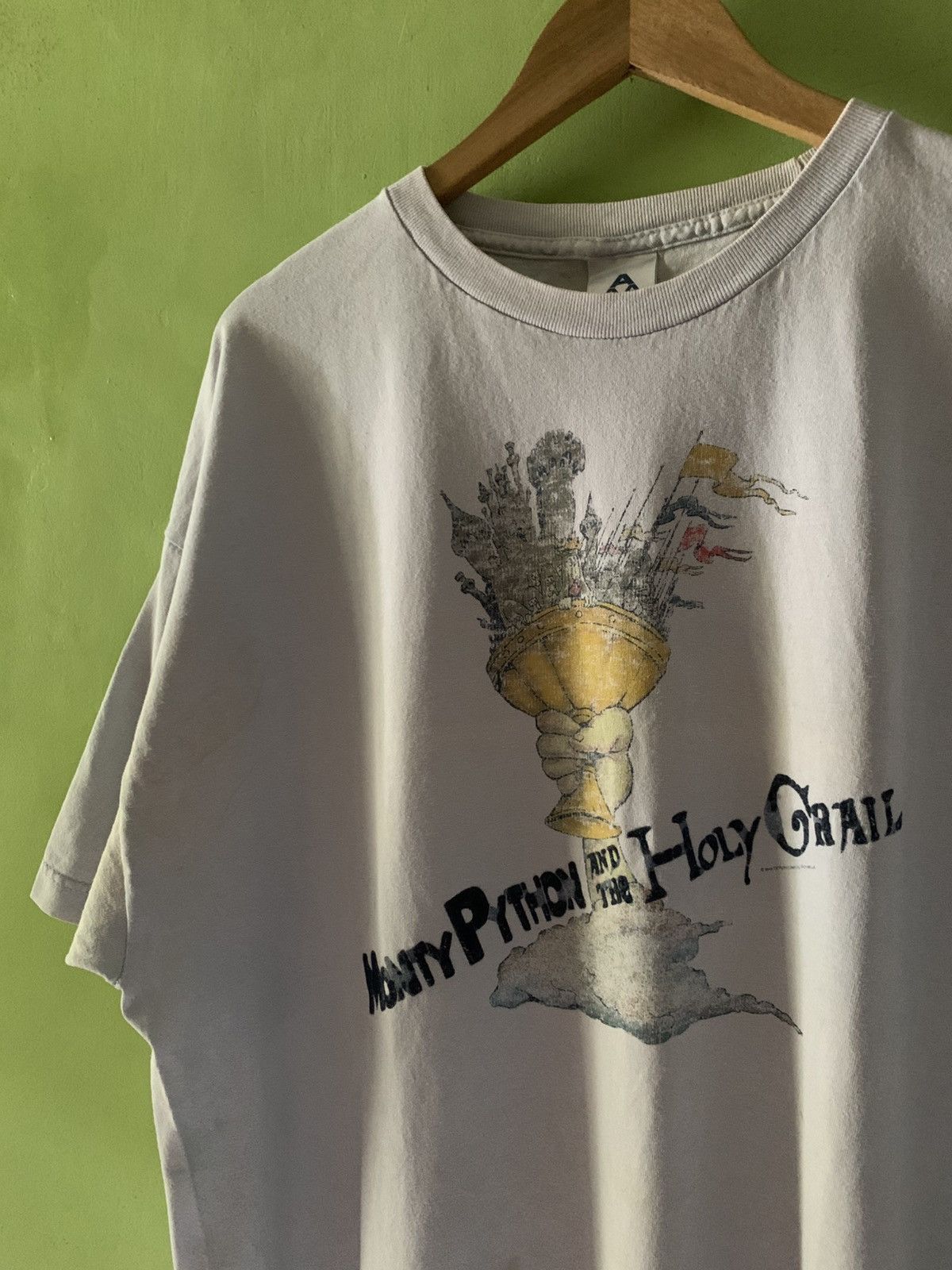 Other Rare Y2K Monty Python and the holy grail movie tee Size US XXL / EU 58 / 5 - 1 Thumbnail