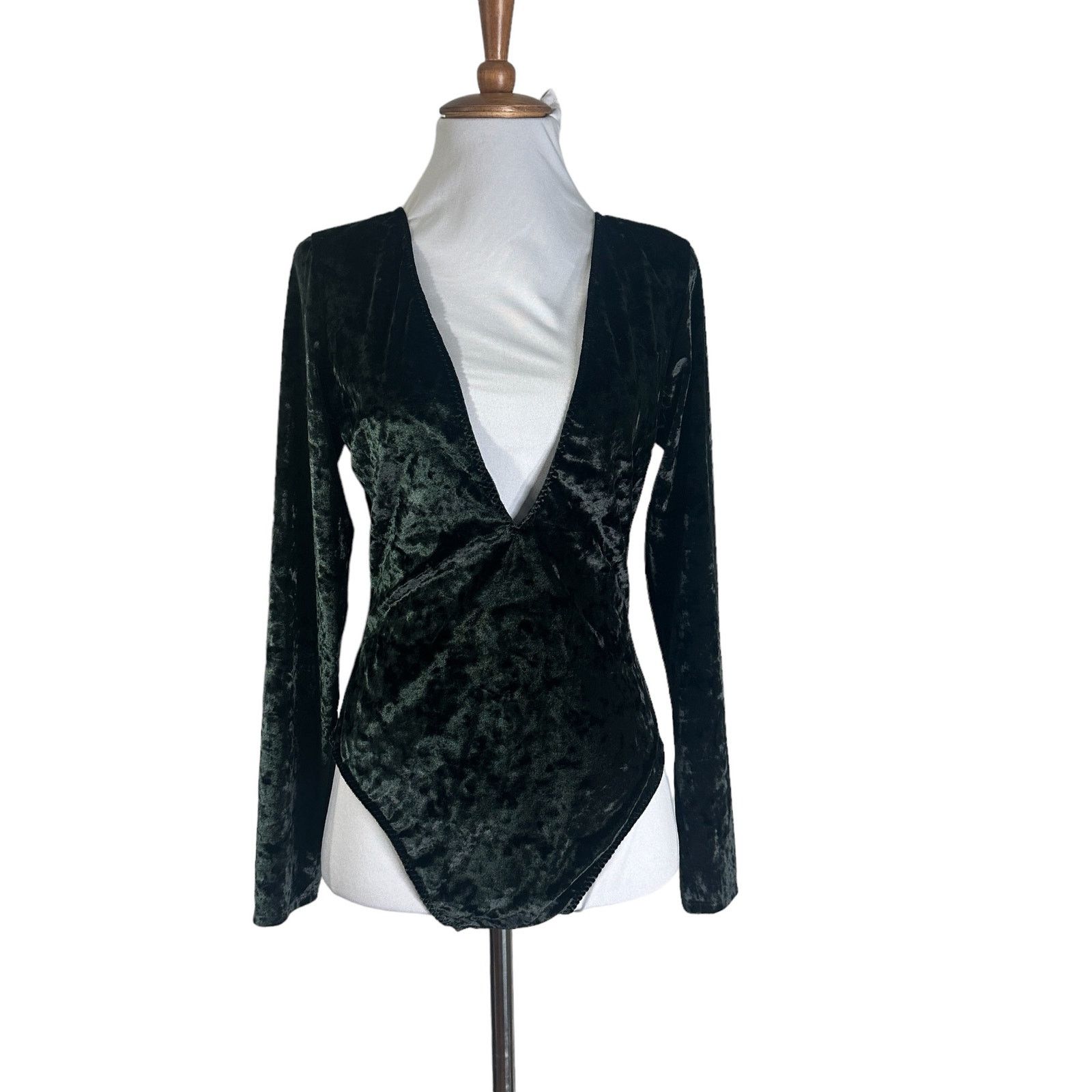 Victoria's Secret NWT Victoria's Secret Crushed Green Velvet Bodysuit M Size M / US 6-8 / IT 42-44 - 1 Thumbnail
