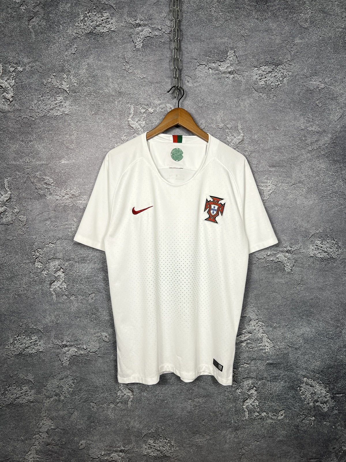 Nike Vintage Nike Portugal 2018 Away Jersey T-shirt Size L Size US L / EU 52-54 / 3 - 1 Thumbnail