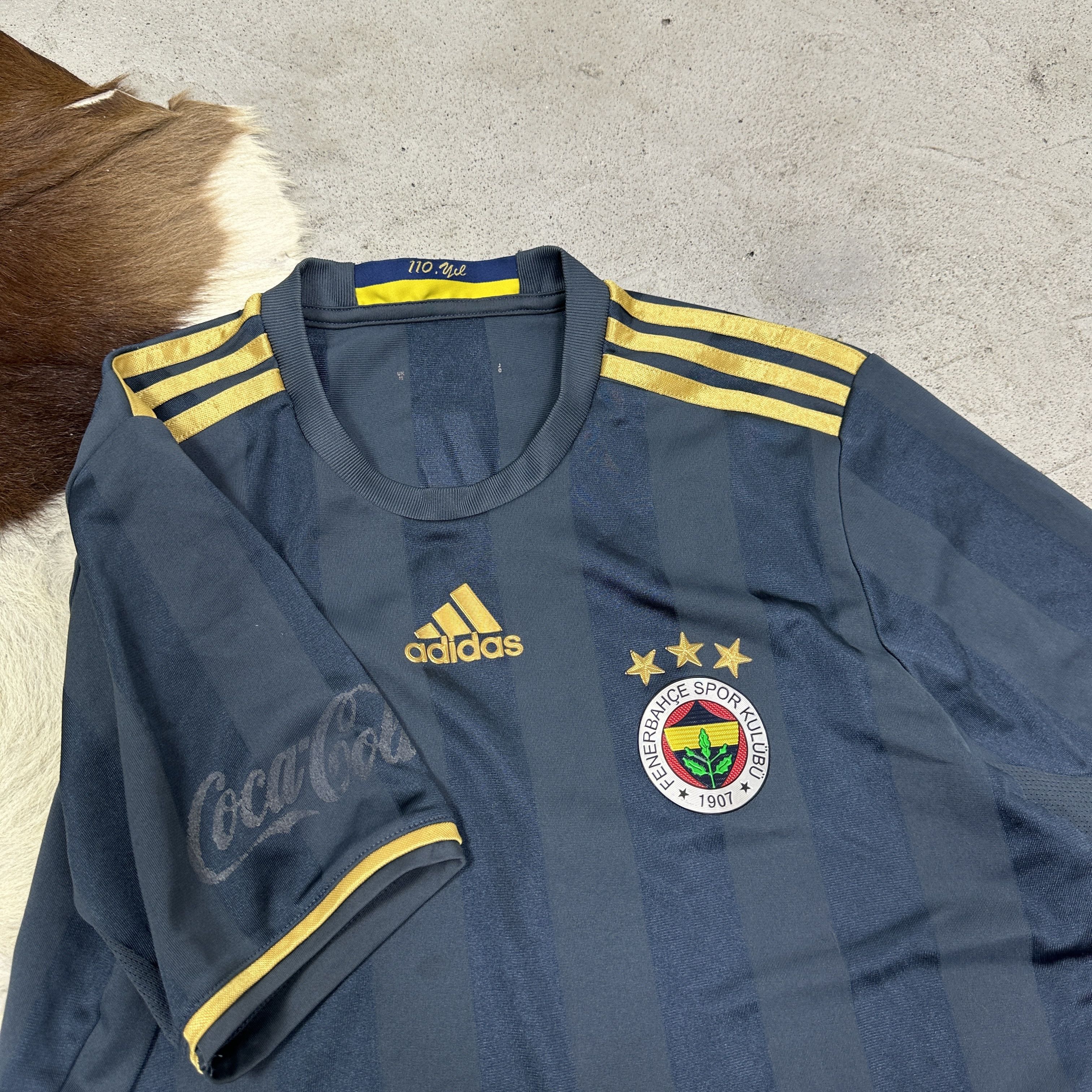 Adidas Vintage Sporty Fenerbahce SK 16/17 3rd Jersey T-shirt Size US M / EU 48-50 / 2 - 2 Thumbnail