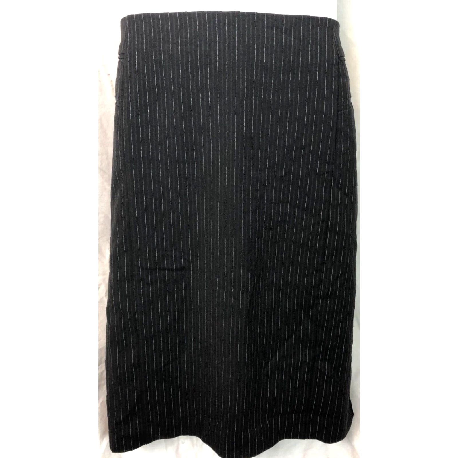 Worthington Worthington Straight Skirt 12 Black Pinstripe Knee Length Lined 34”waist Career Skirt Women Adult Regular Knee Length Black Pinstripe 90s? Size 34" / US 12 / IT 48 - 2 Thumbnail