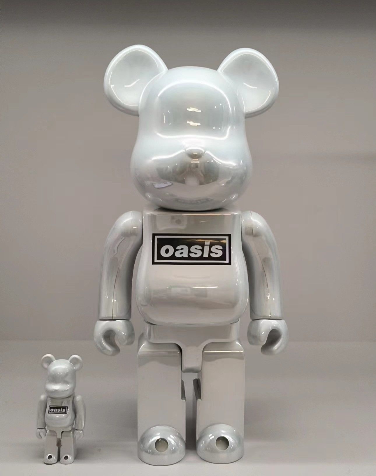 Japanese Brand × Medicom Toy Bearbrick Oasis White Chrome 100% & 400% Set Size ONE SIZE - 1 Thumbnail