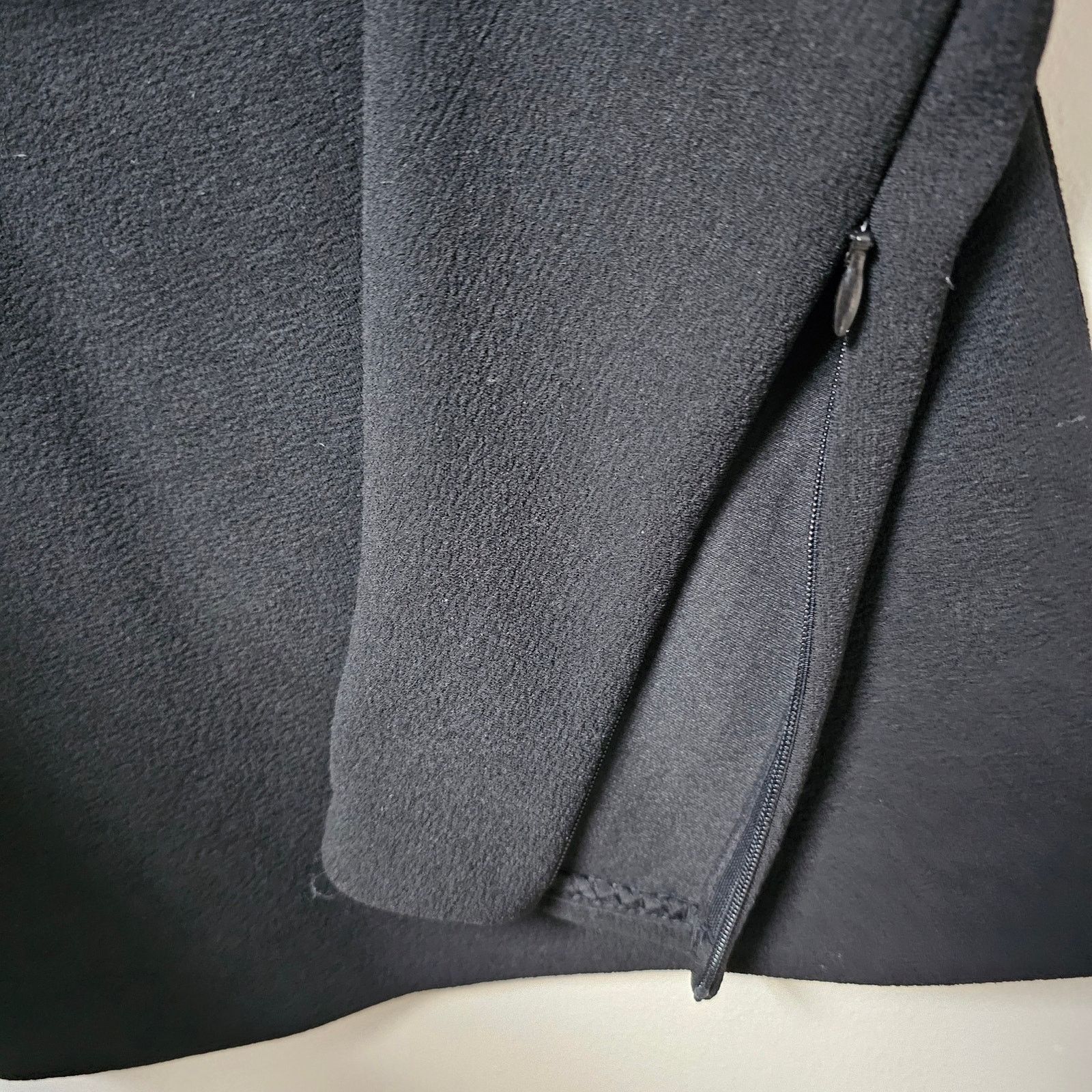 Club Monaco Club Monaco Mock Neck Zip Sleeve Zip Back Sweater Size XS Size XS / US 0-2 / IT 36-38 - 4 Thumbnail