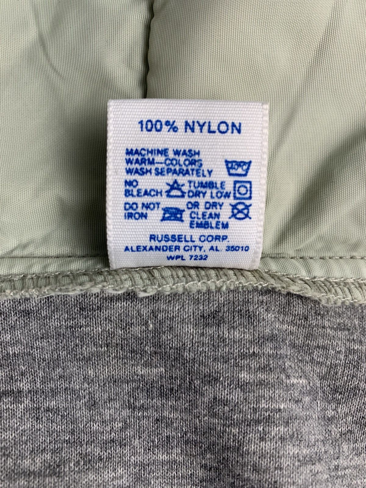 vintage Russell activewear pullover windbreaker jacket.