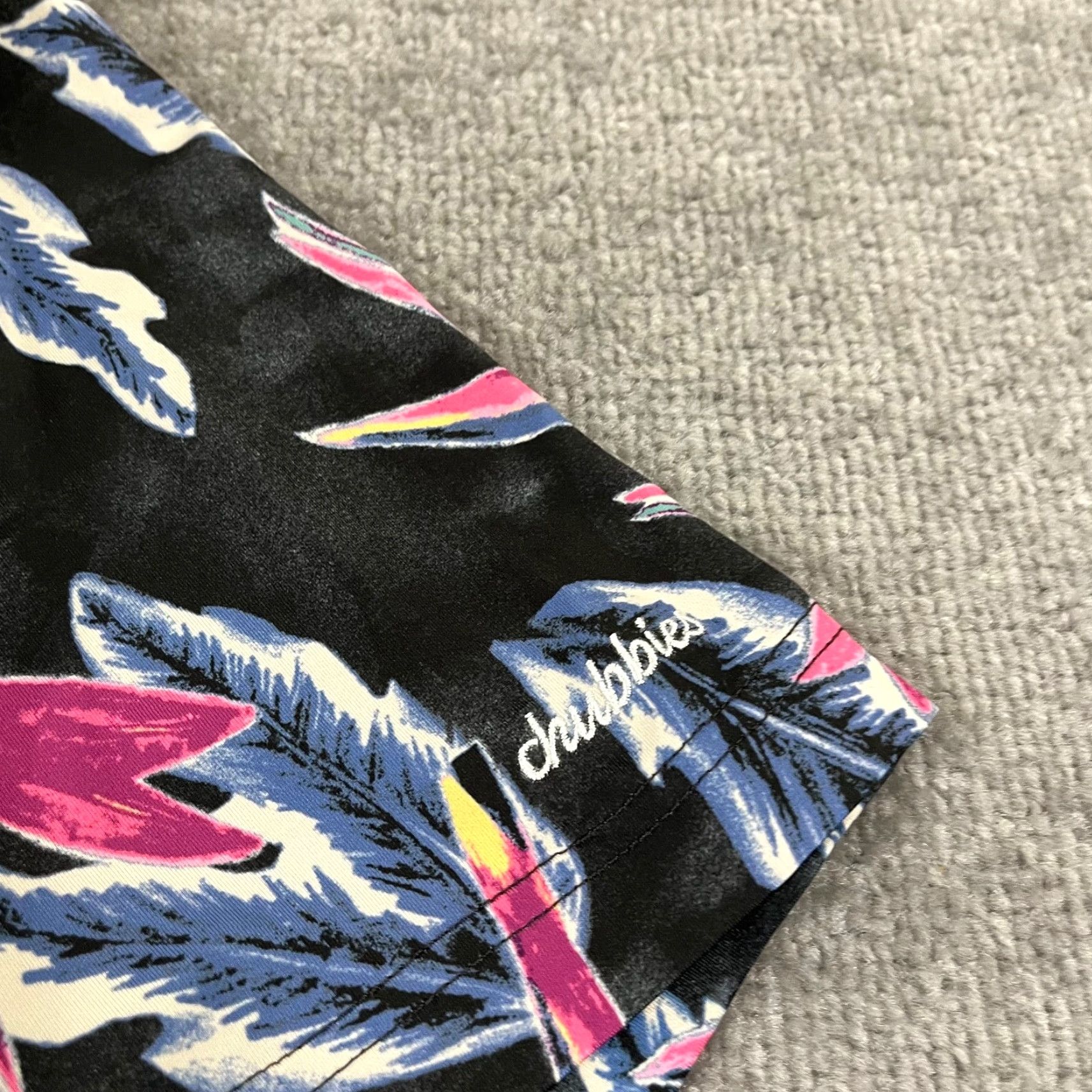 Chubbies CHUBBIES Polo Shirt Mens Medium Gray Pink Blue Floral Golf Performance Stretch Shirt Size US M / EU 48-50 / 2 - 2 Thumbnail