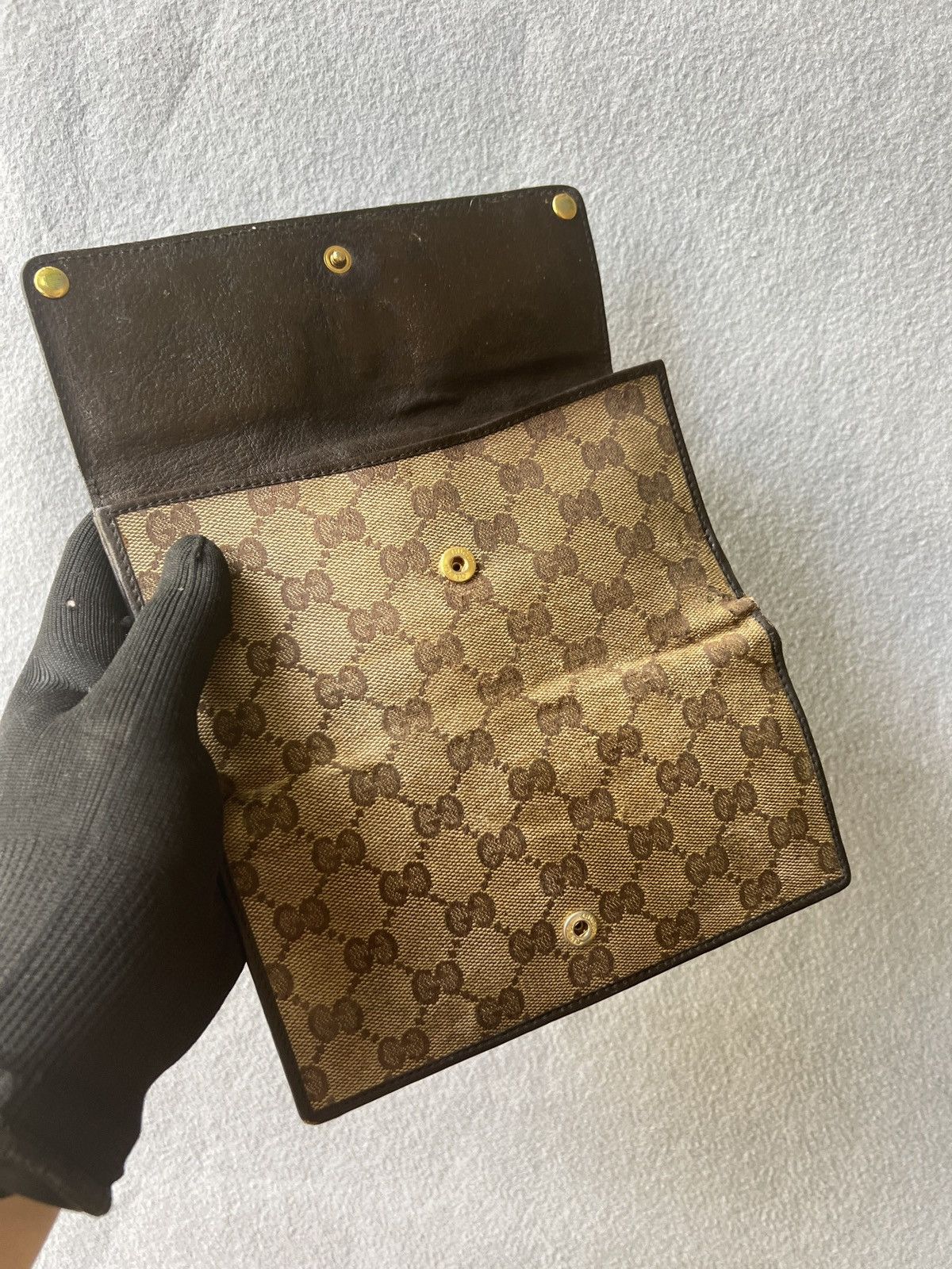 Gucci Authentic Gucci Wallet Heart Crest x Vintage Gucci Size ONE SIZE - 14 Thumbnail