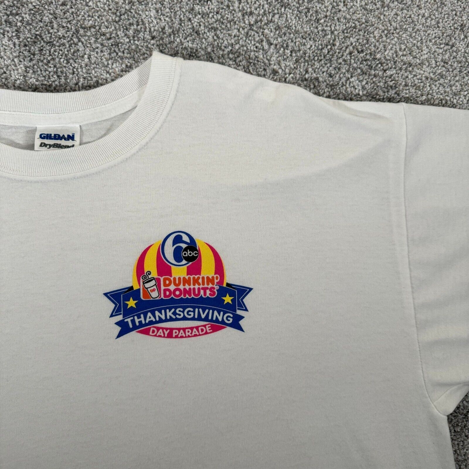 Gildan Dunkin Donuts T-Shirt Men XL Thanksgiving Day Parade ABC USA Size US XL / EU 56 / 4 - 2 Thumbnail