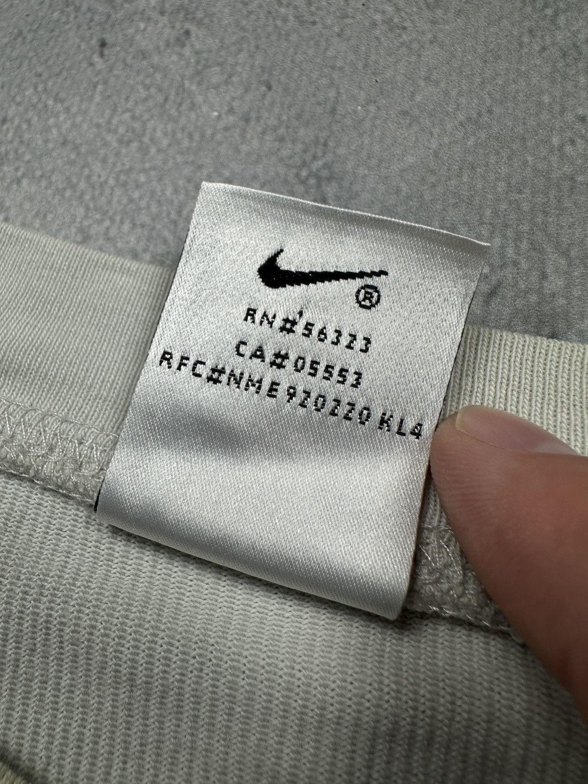 Nike Vintage Crewneck Nike Longsleeve center swoosh y2k logo USA Size US L / EU 52-54 / 3 - 8 Thumbnail