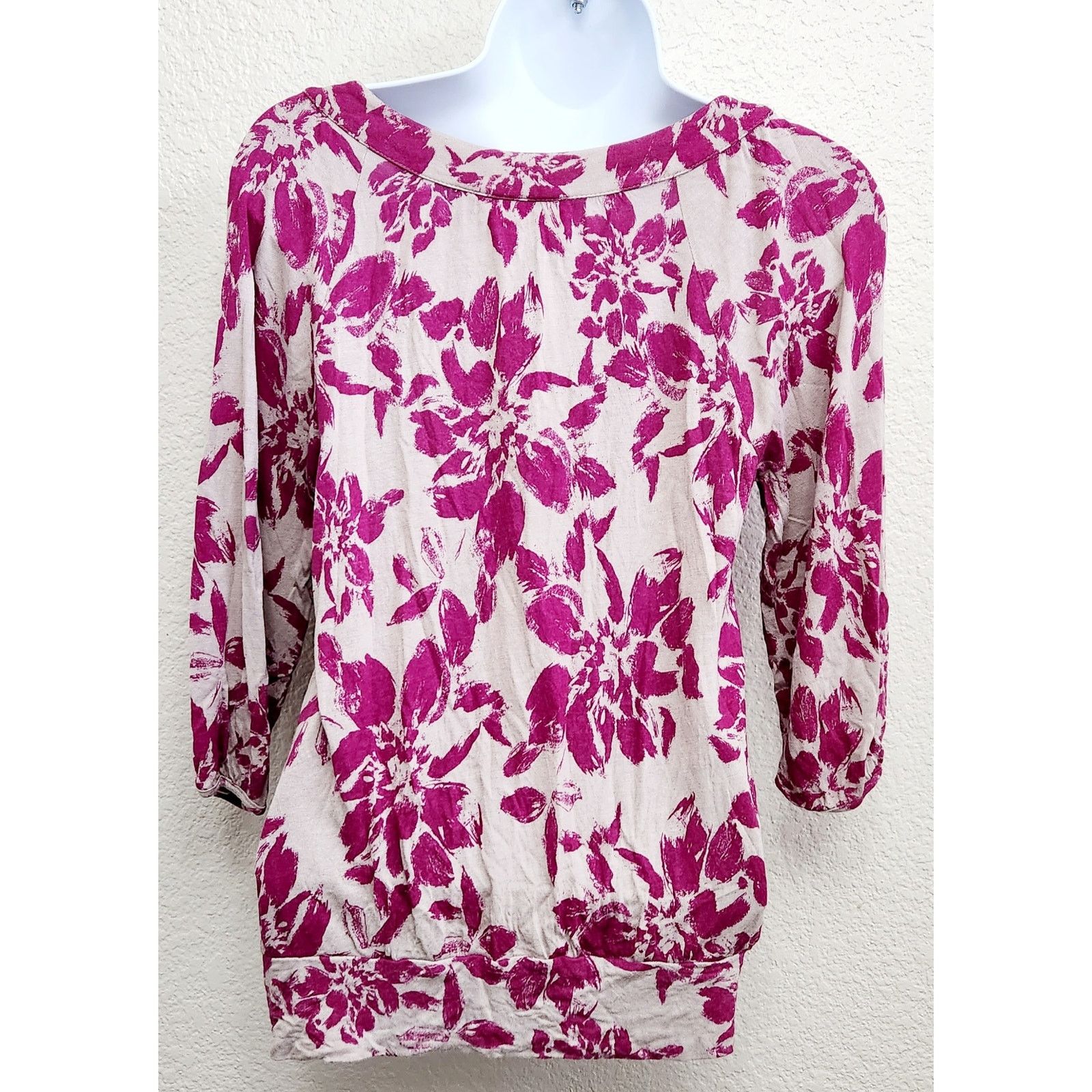 Other Elle Tan Fuchsia Floral Print Pleated Neckline Top XS Size XS / US 0-2 / IT 36-38 - 4 Thumbnail