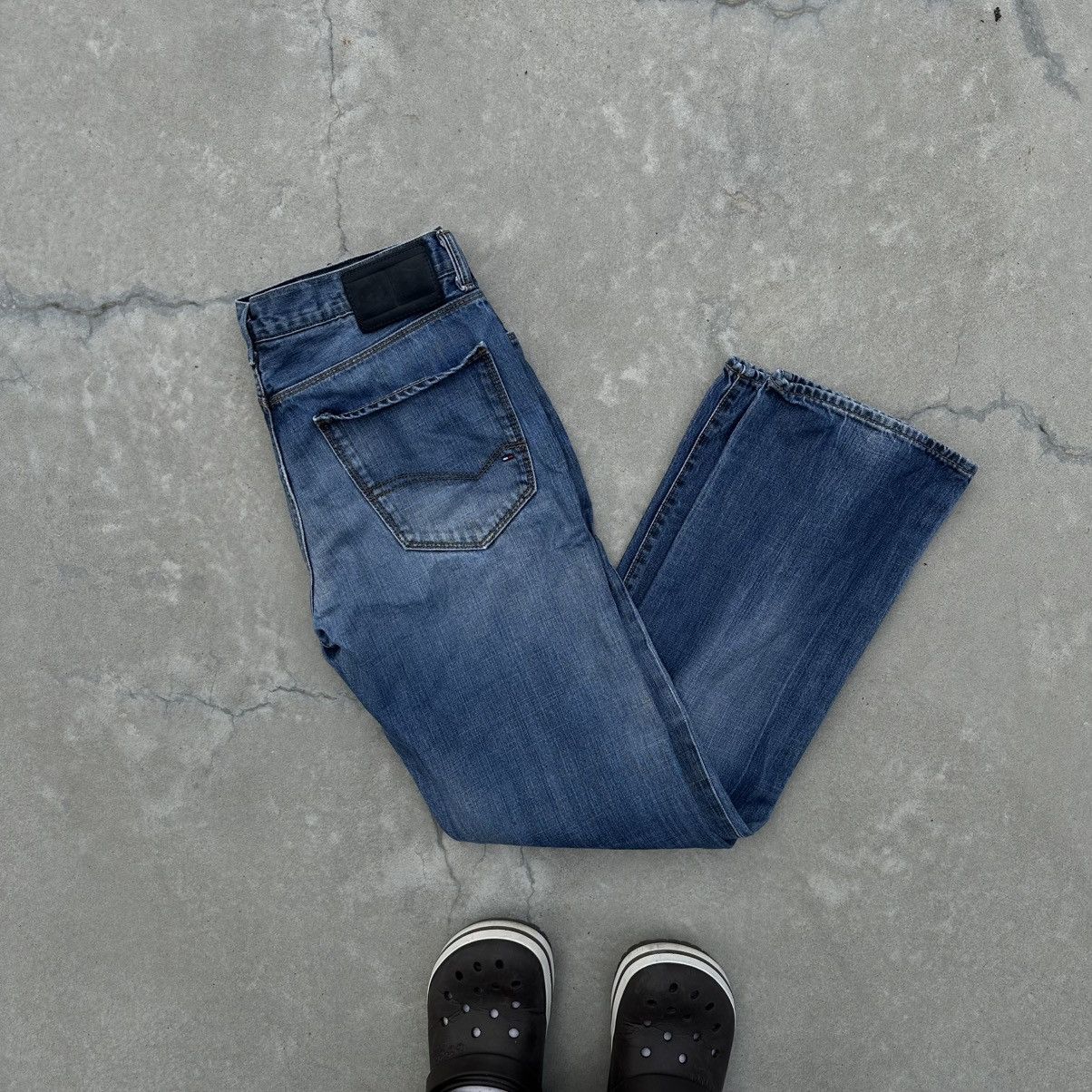Tommy Hilfiger × Vintage Vintage Tommy Hilfiger Jeans W34xL32 Old Money Pants Size US 34 / EU 50 - 1 Thumbnail