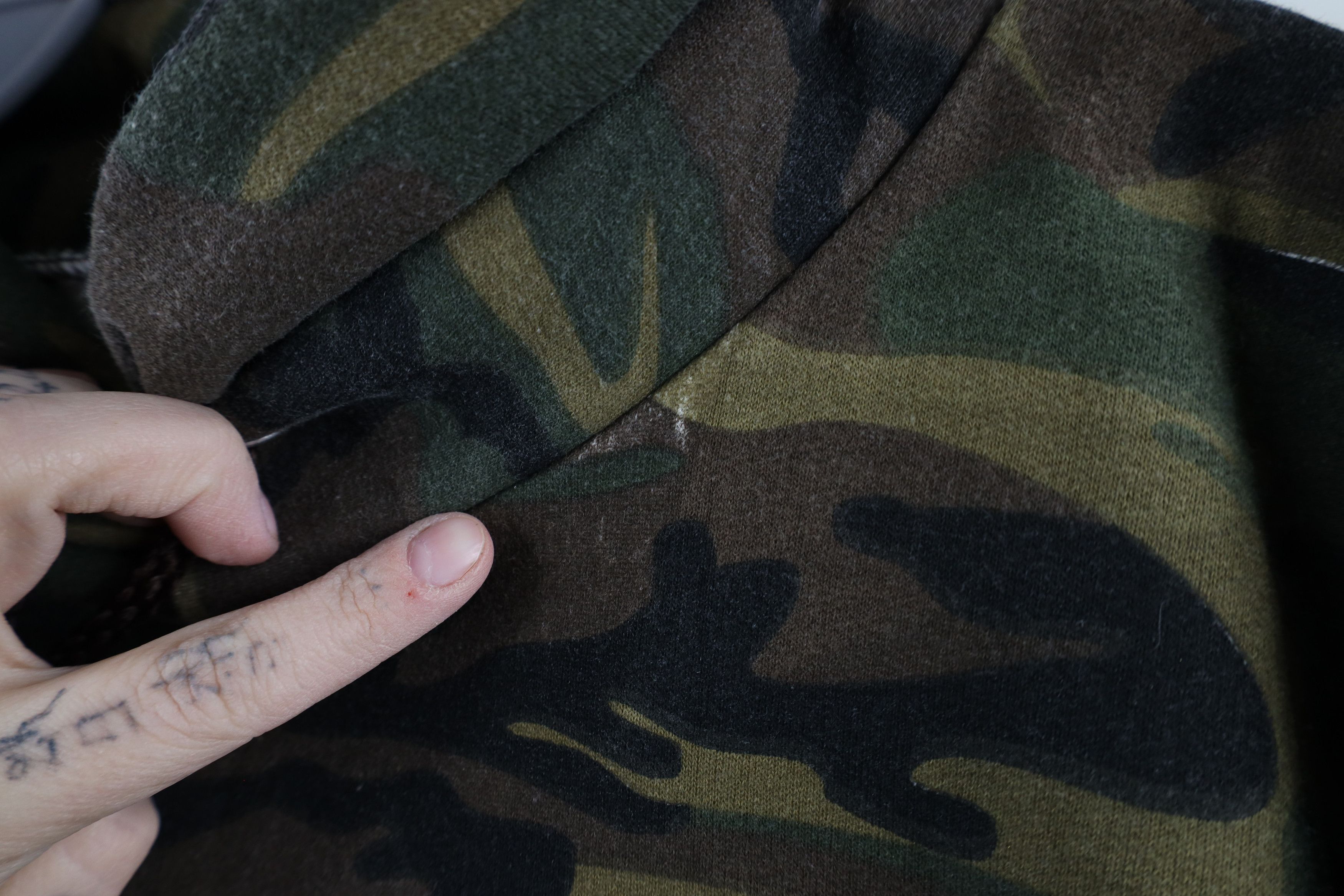 Vintage Vintage 90s Streetwear Fit Camouflage Hoodie Sweatshirt Size US XL / EU 56 / 4 - 4 Thumbnail