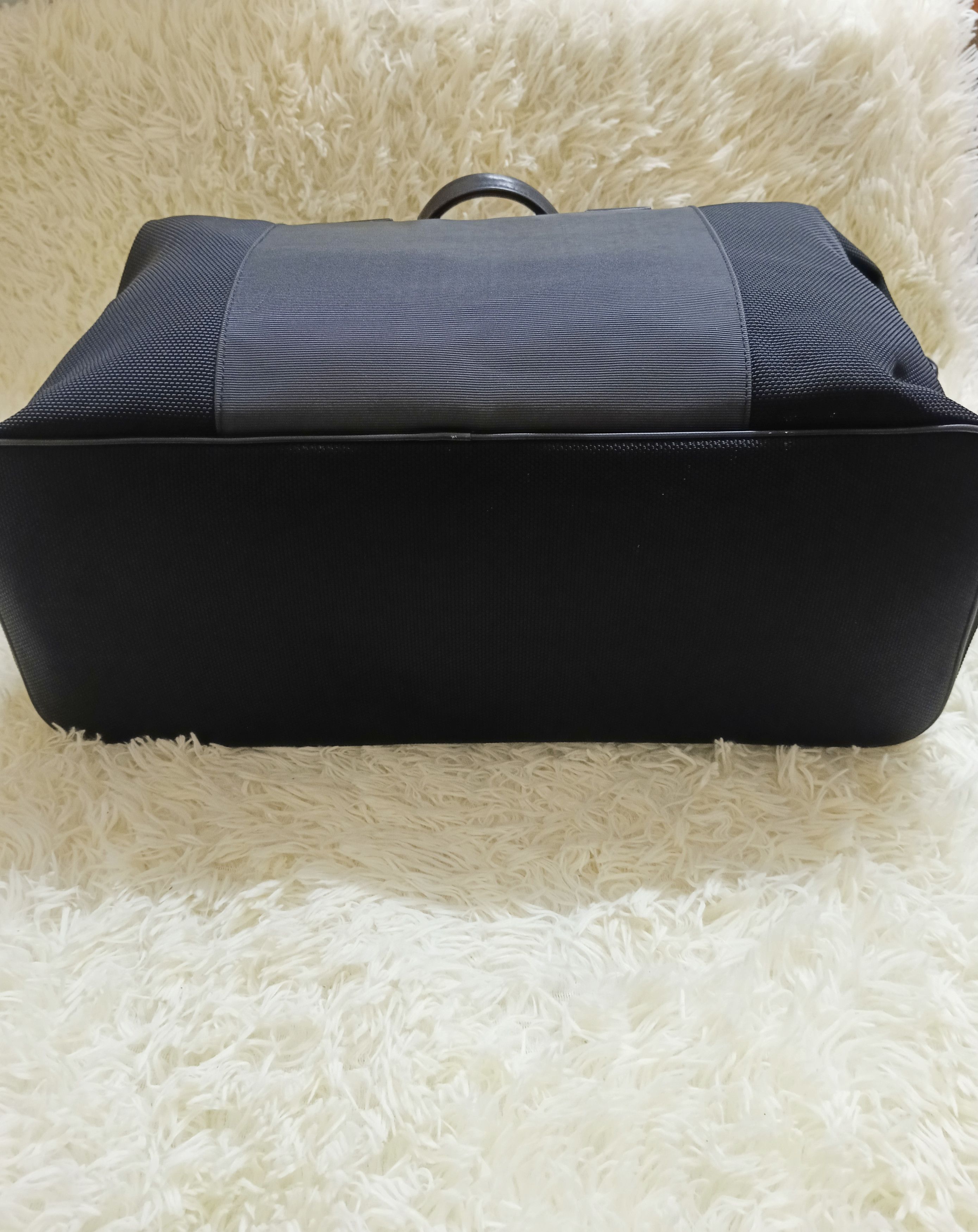 Issey Miyake ISSEY MIYAKE TRAVEL BAG Size ONE SIZE - 6 Thumbnail