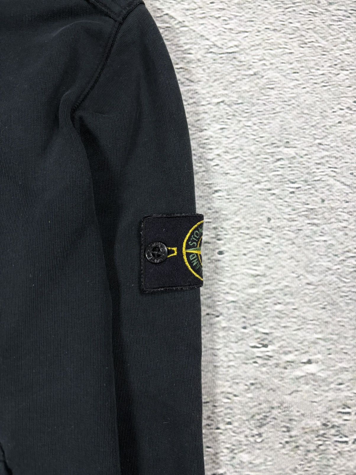 Stone Island Stone island black hoodie with badge Size US S / EU 44-46 / 1 - 3 Thumbnail
