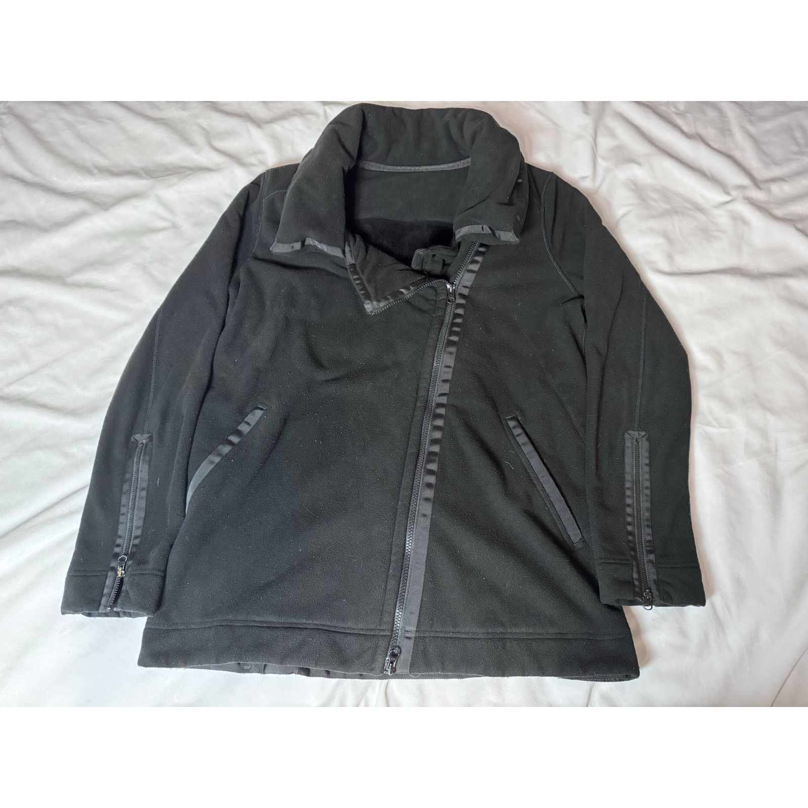 Lululemon Lululemon Moto Black Fleece Jacket Asymmetrical Zipper USED Size L / US 10 / IT 46 - 5 Thumbnail