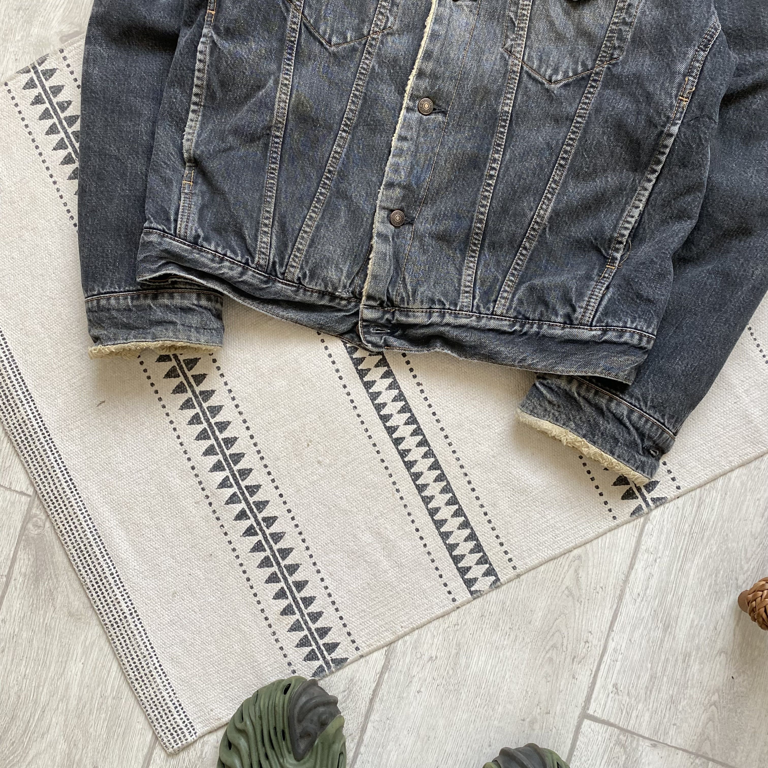 Levi's Vintage Clothing 🕷️ Vintage 00s Faded Levis Trucker Denim Sherpa jacket Y2K Size US M / EU 48-50 / 2 - 3 Thumbnail