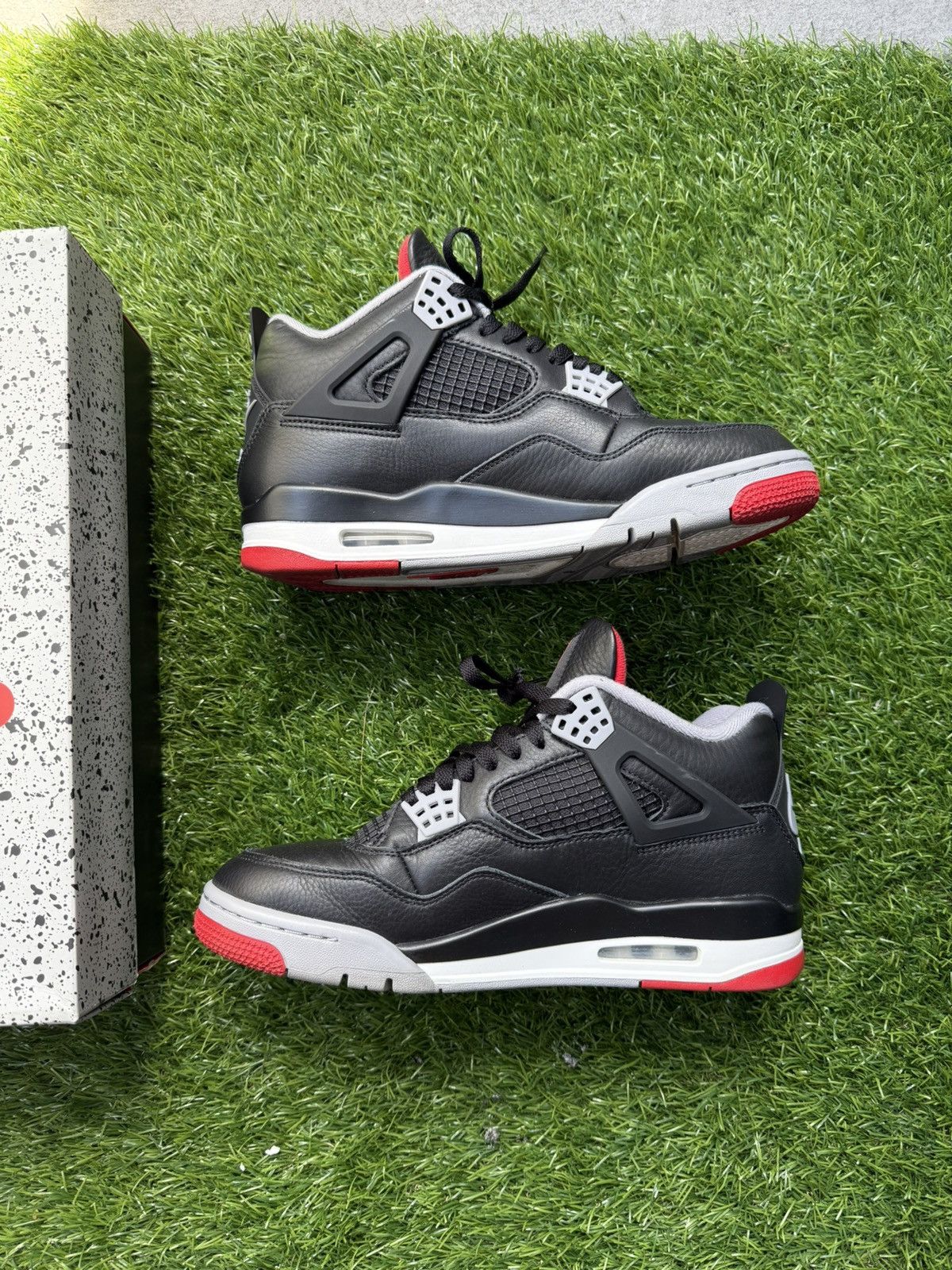 Jordan Brand Jordan 4 Retro Bred size 9 Size US 9 / EU 42 - 2 Thumbnail
