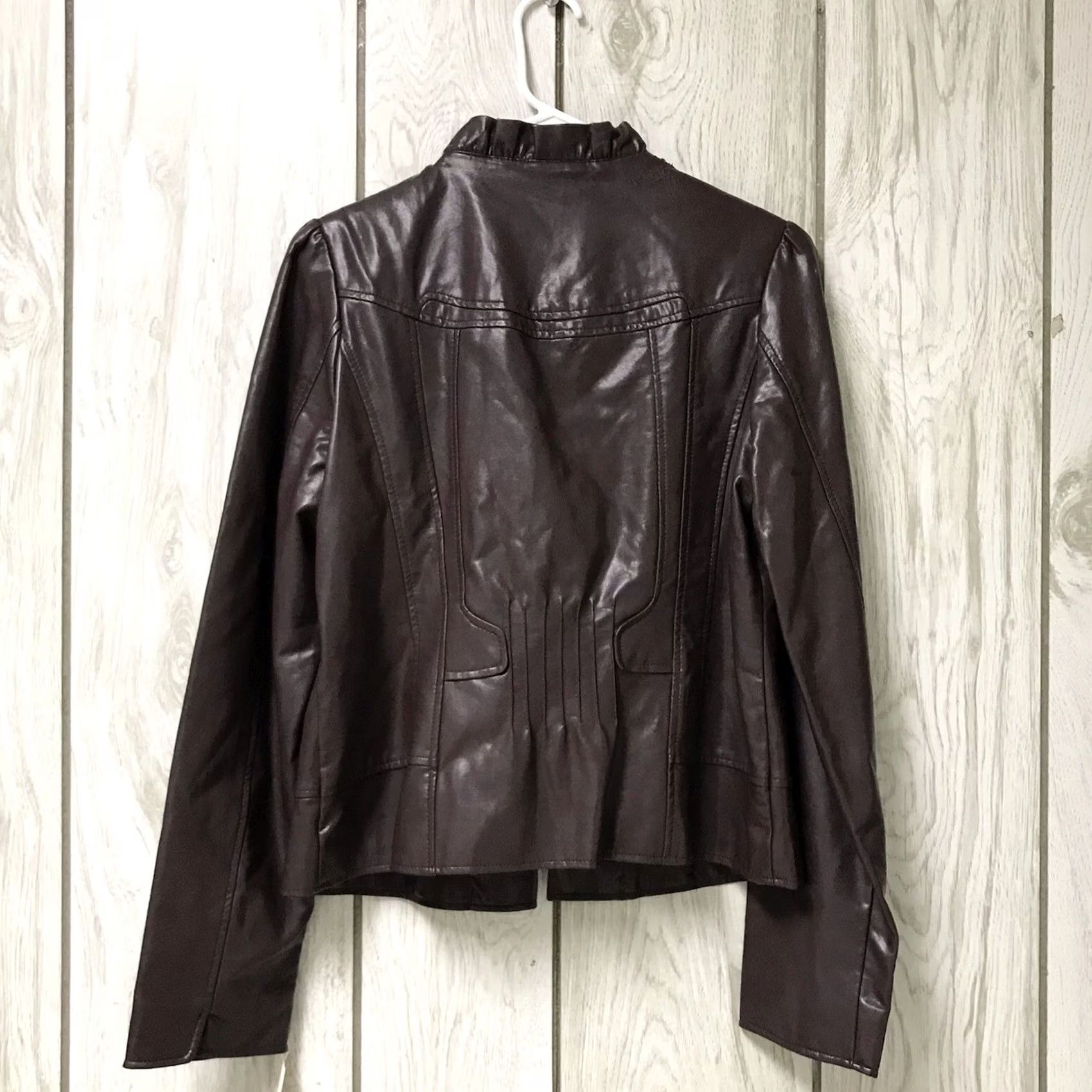 Vintage Dressbarn Women Brown Faux Leather Rugged Ruffled Trim Zip Biker Jacket L Jacket Women Brown Faux Leather Rugged Ruffled Trim Zip Biker Jacket L Size L / US 10 / IT 46 - 2 Thumbnail