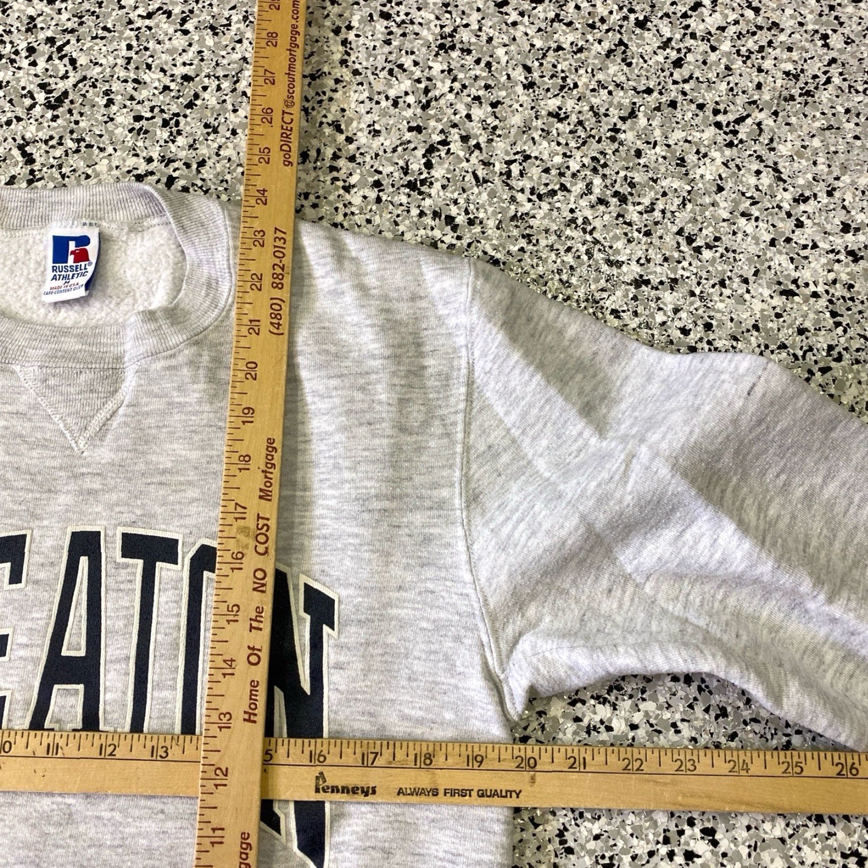 Russell Athletic VINTAGE Russell Athletic Sweatshirt Mens Medium Gray Crewneck Sweatshirt Y2K Adult Size US M / EU 48-50 / 2 - 3 Thumbnail