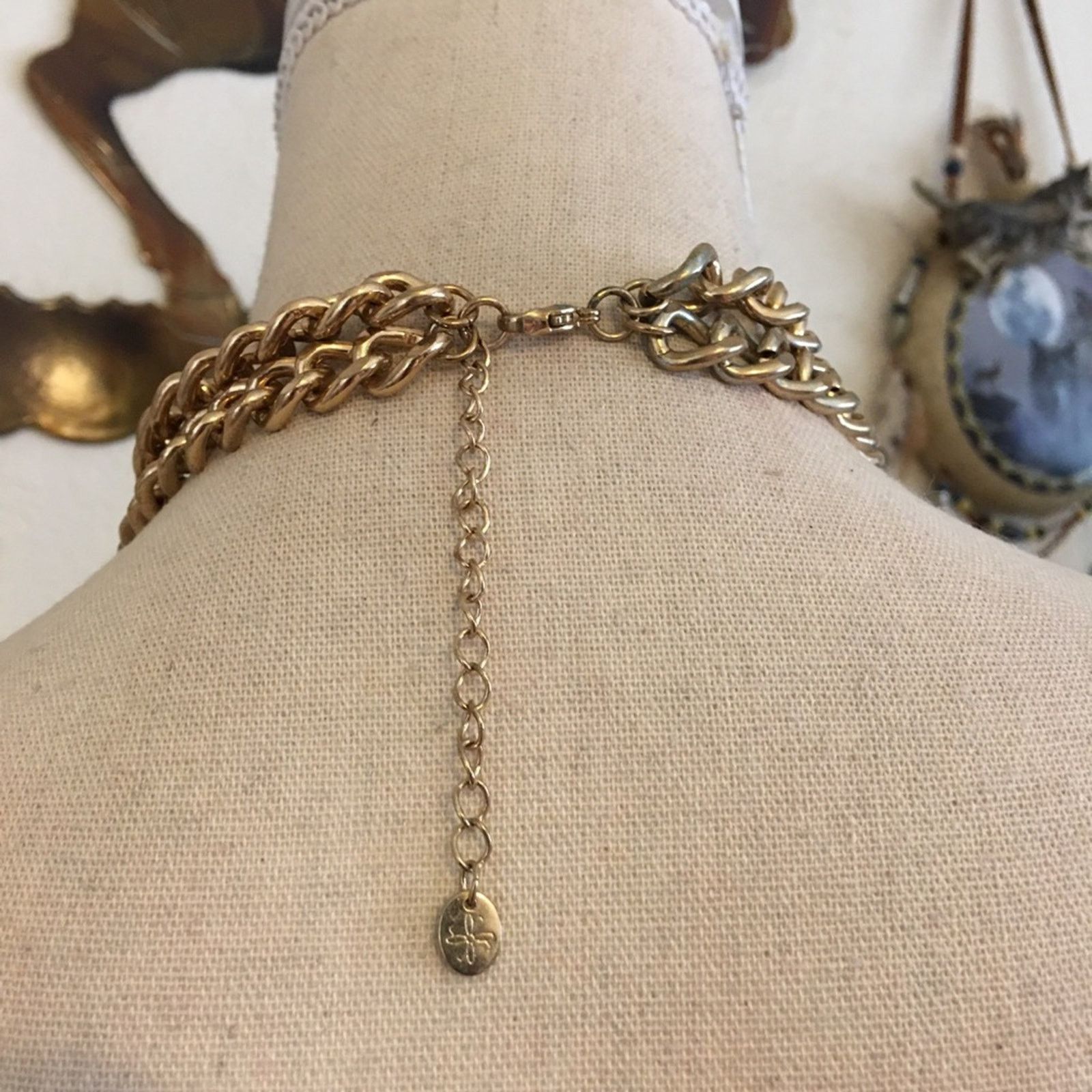 Vera Wang Vera Wang medallion chunky gold chain necklace Size ONE SIZE - 6 Thumbnail