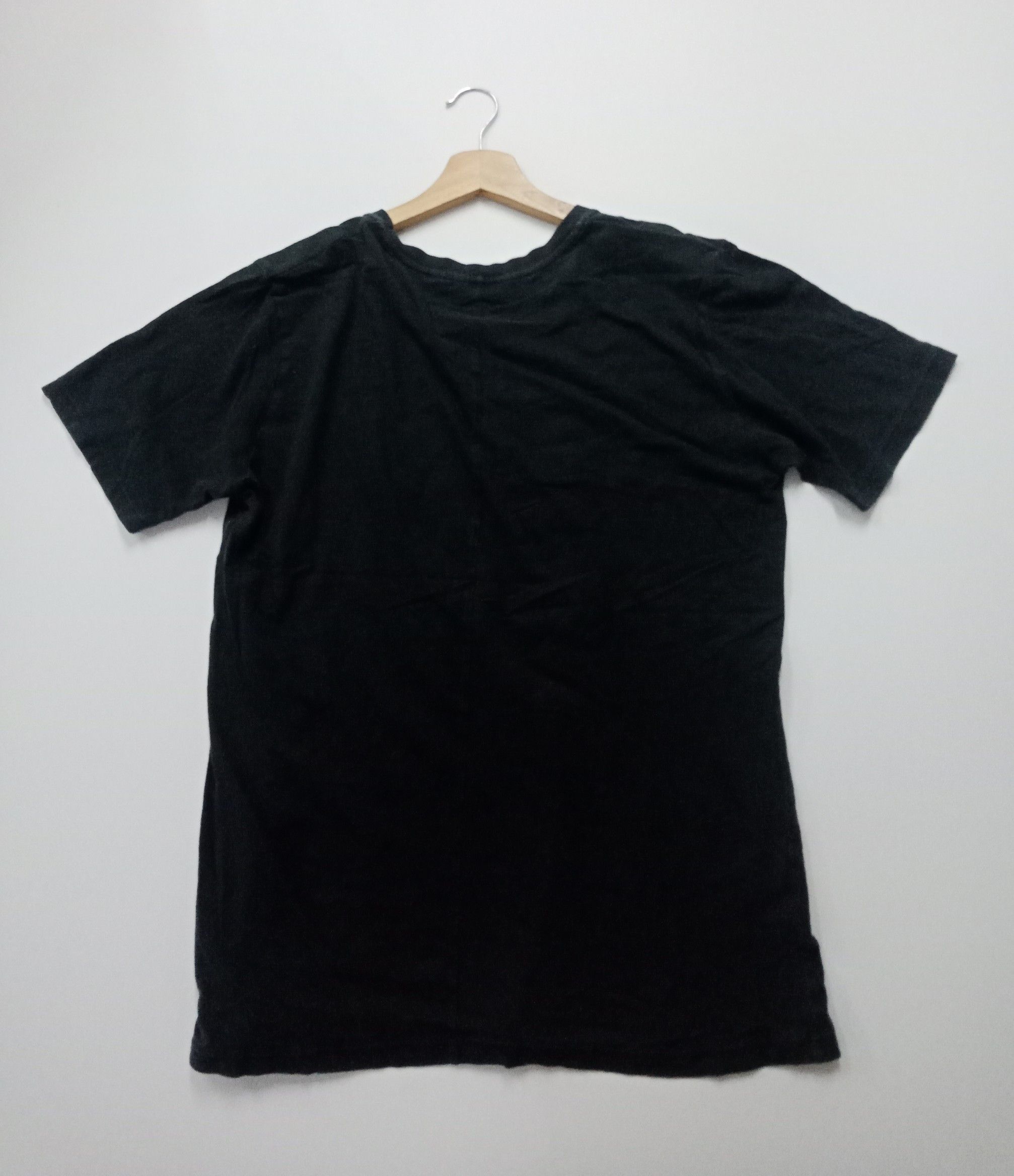 Undercover × Uniqlo Uniqlo Undercover Cross Bones #C Size US L / EU 52-54 / 3 - 2 Thumbnail