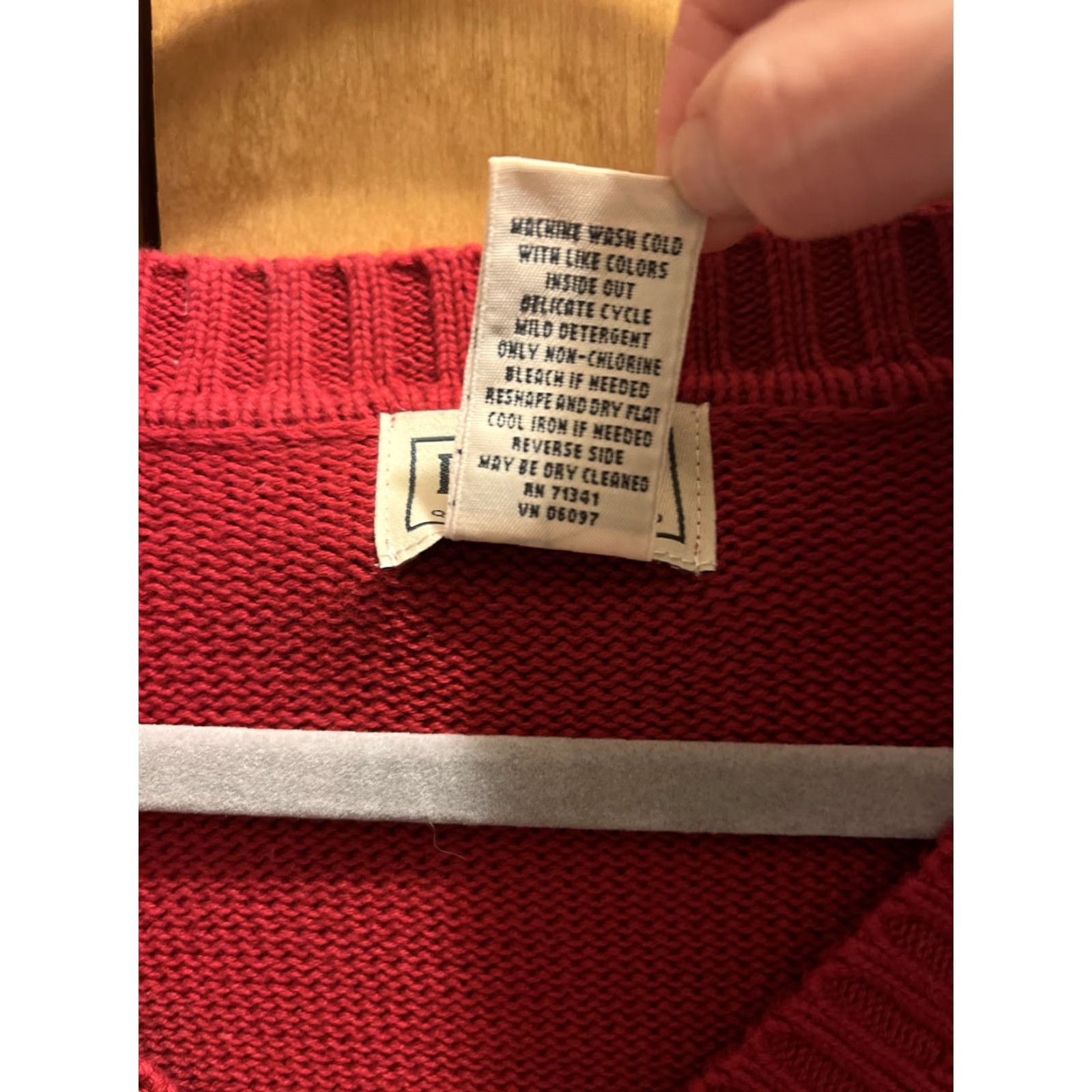Vintage VINTAGE L.L. Bean Sweater Men XL Tall Red V-Neck Long Sleeve Knit Pullover Casual 90s USA Size US XL / EU 56 / 4 - 3 Thumbnail