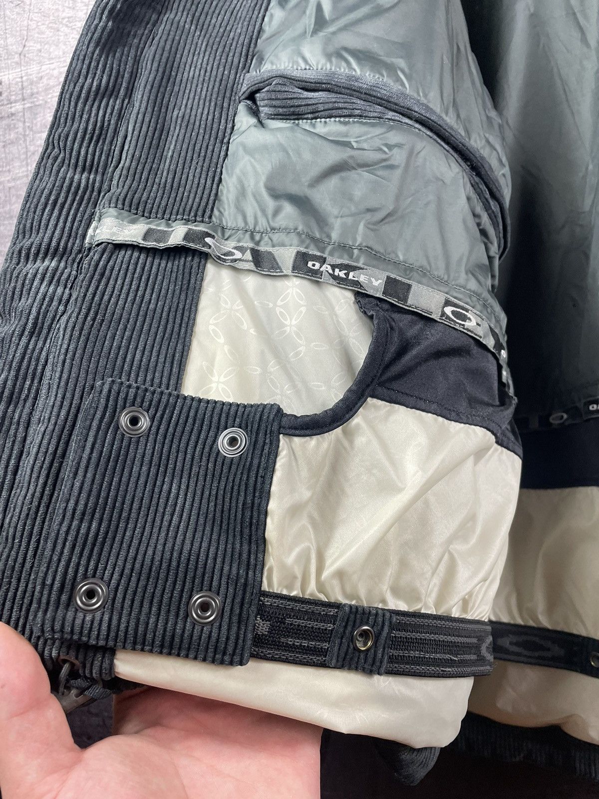 Oakley 2008 Oakley Ventilated Corduroy Puffer Jacket Size US L / EU 52-54 / 3 - 11 Thumbnail