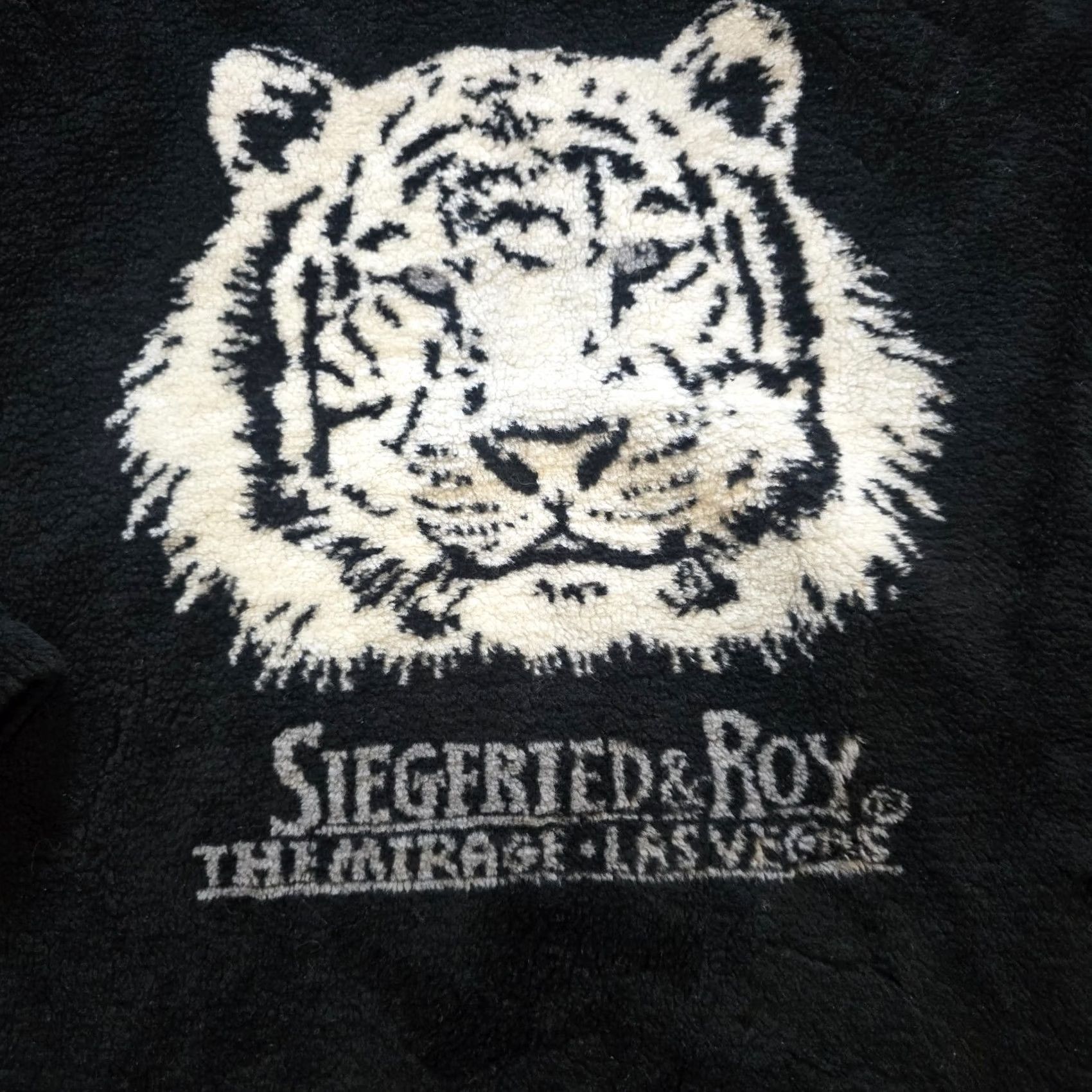 Vintage VINTAGE Siegfried Roy Sweater Womens Large Black Tiger Fuzzy Soft 90s Casual Crew Neck Knit Pullover, Regular, L, Black, 90s, Winter, Fall, Women Size L / US 10 / IT 46 - 3 Thumbnail