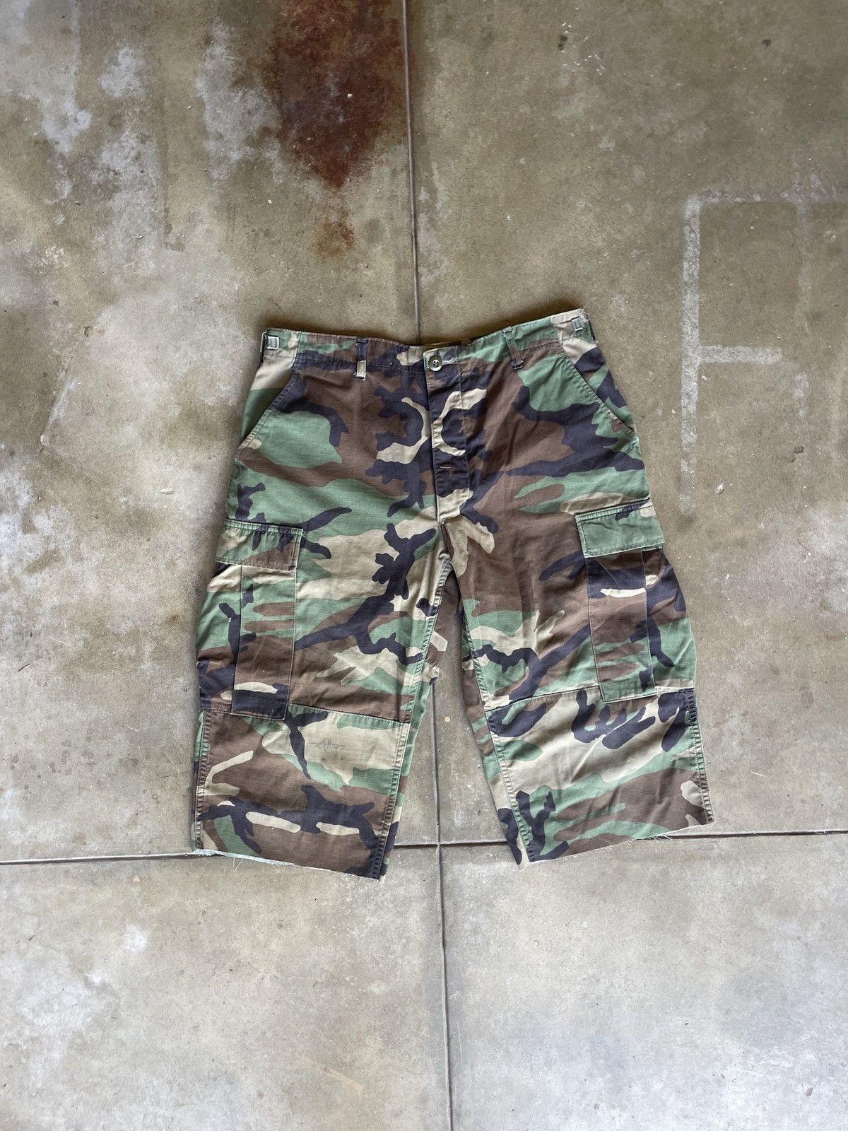 Vintage 1980s Woodland Camo Cut-Off Fatigues Size US 32 / EU 48 - 1 Thumbnail