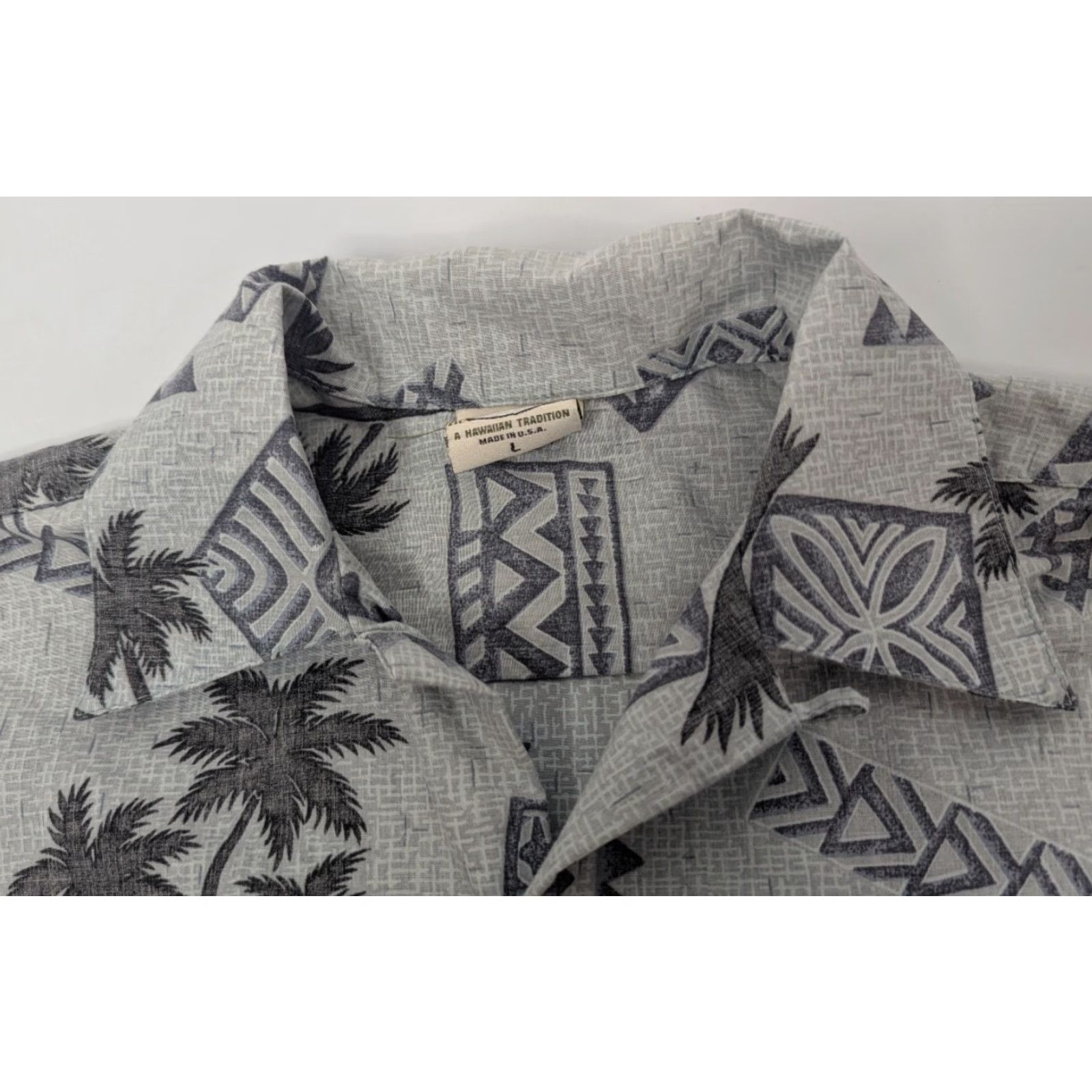 Vivobarefoot VTG Go Barefoot Shirt Men's L Light Grey Blue Hawaiian Aloha Collared Floral Short Sleeve Button-Up Size US L / EU 52-54 / 3 - 6 Thumbnail