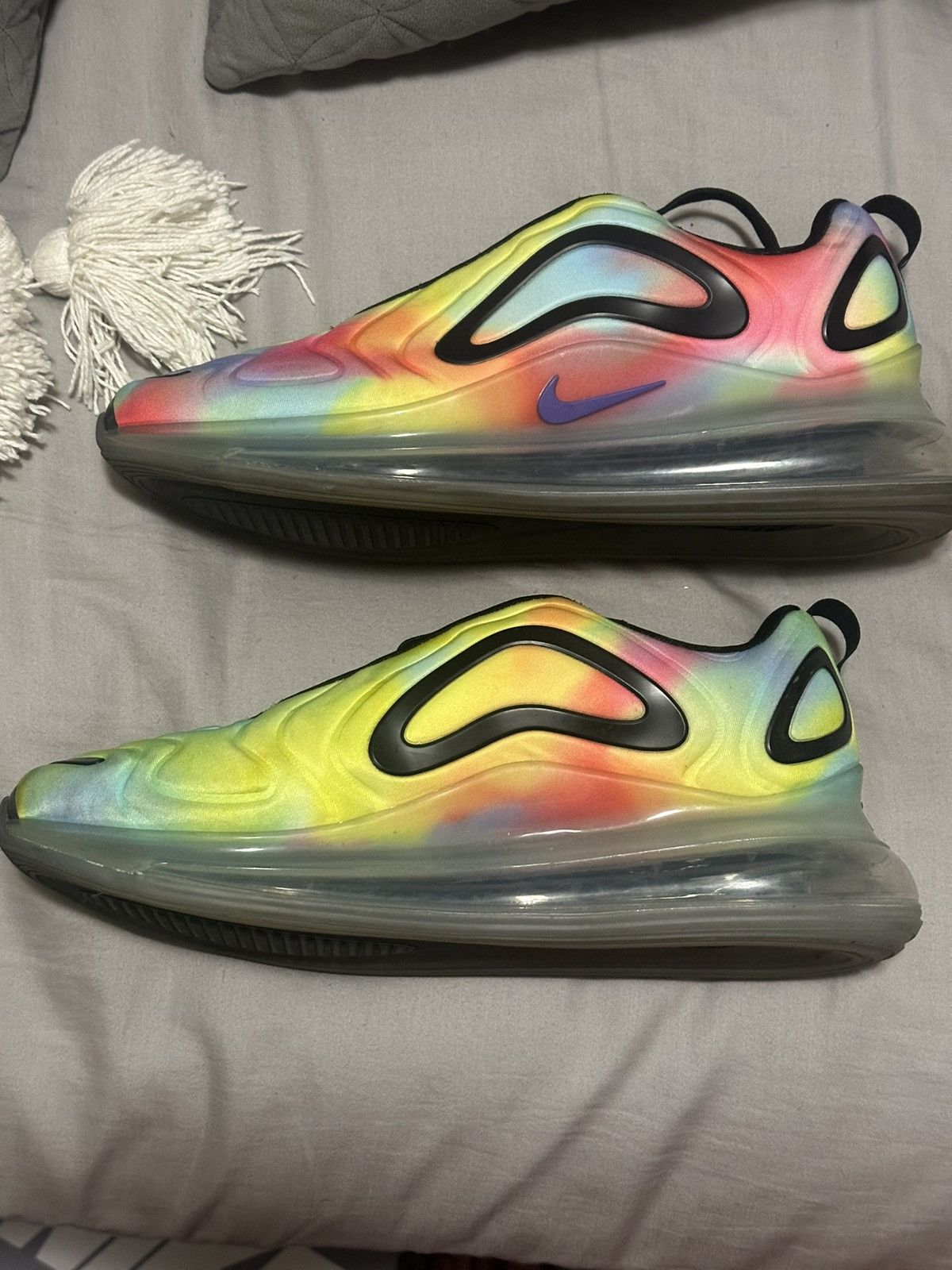 Nike Men’s size 12 Nike airmax 720 Size US 12 / EU 45 - 4 Thumbnail