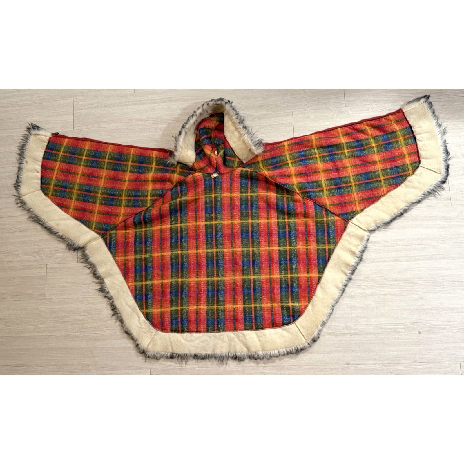 Vintage VINTAGE 60s Women's Poncho Cape Plaid OSFA Mod Carnaby Street Bohemian ILGWU USA Size ONE SIZE - 3 Thumbnail