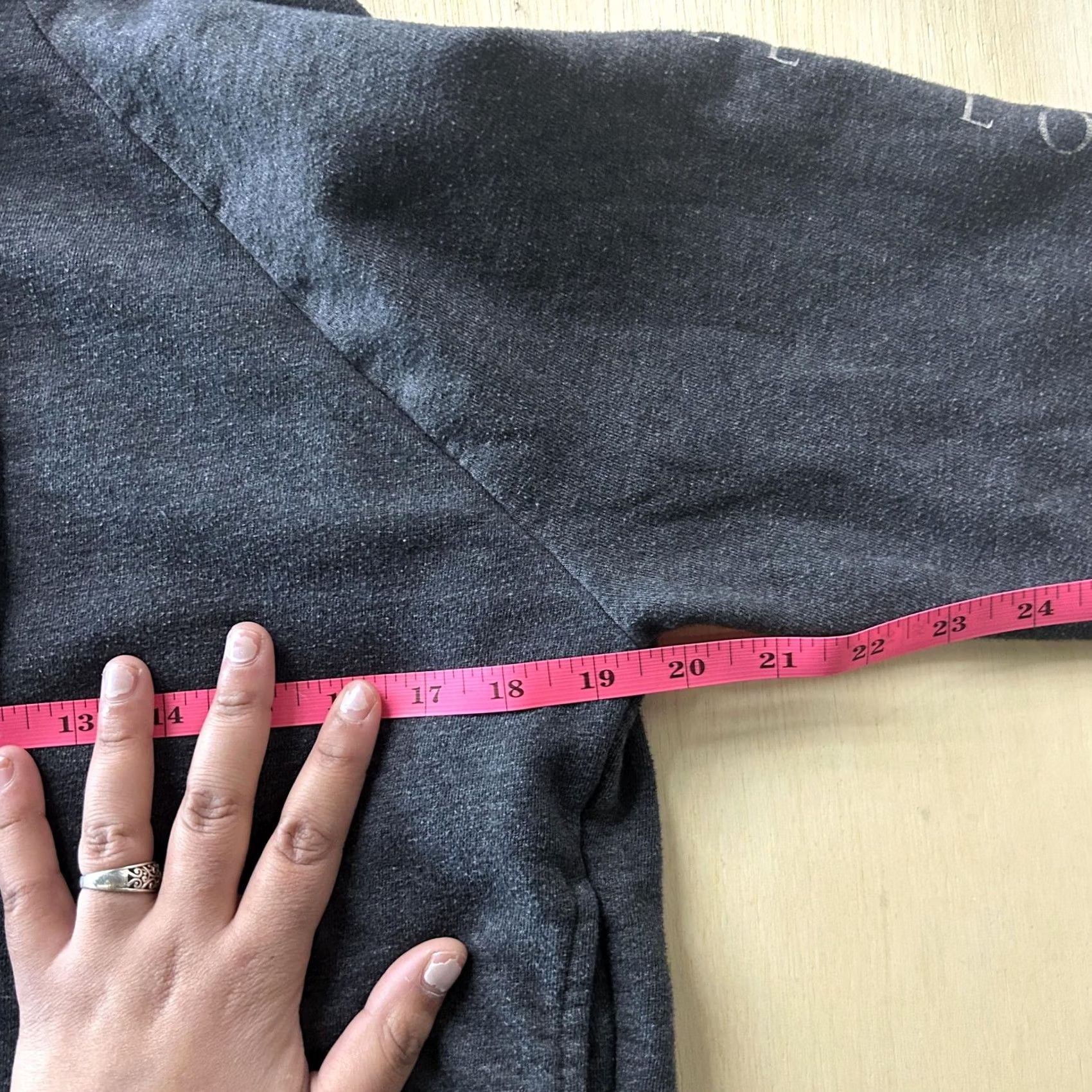 Victoria's Secret Victoria's Secret Hoodie Womens XS Gray Full Zip Angel Love Dream Graphic Fleece Size XS / US 0-2 / IT 36-38 - 4 Thumbnail