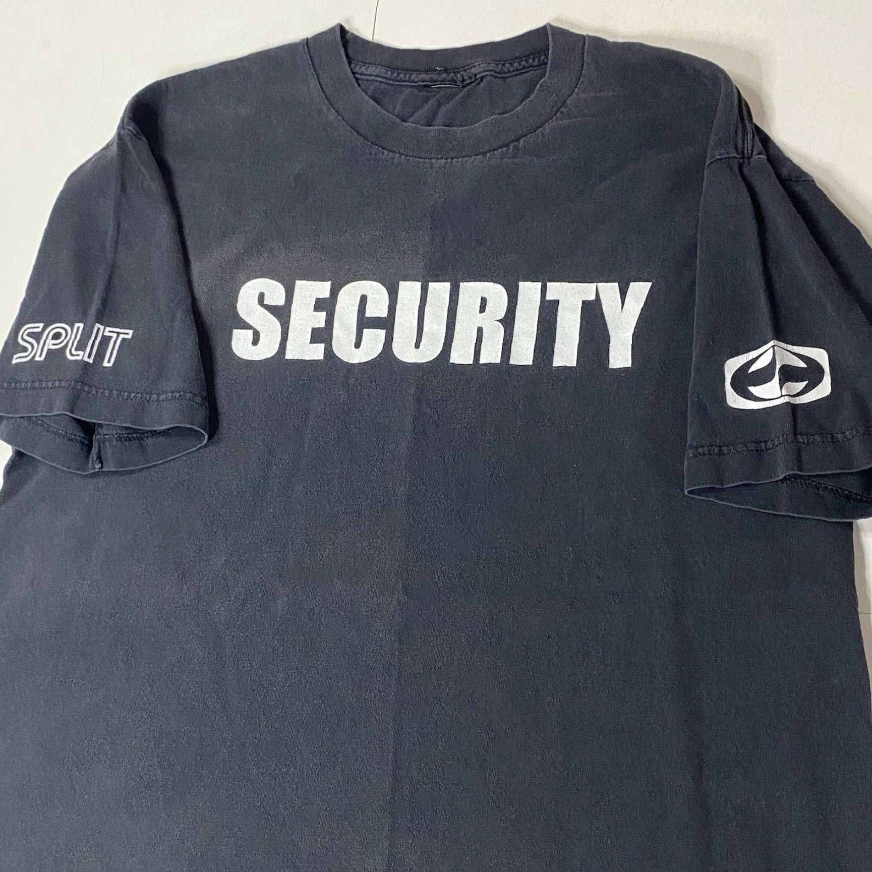 Vintage VINTAGE Split T-Shirt SECURITY Surf Skate Faded Men's Size Large Grunge Y2K 90s Retro Vintage Shirt Size US L / EU 52-54 / 3 - 3 Thumbnail