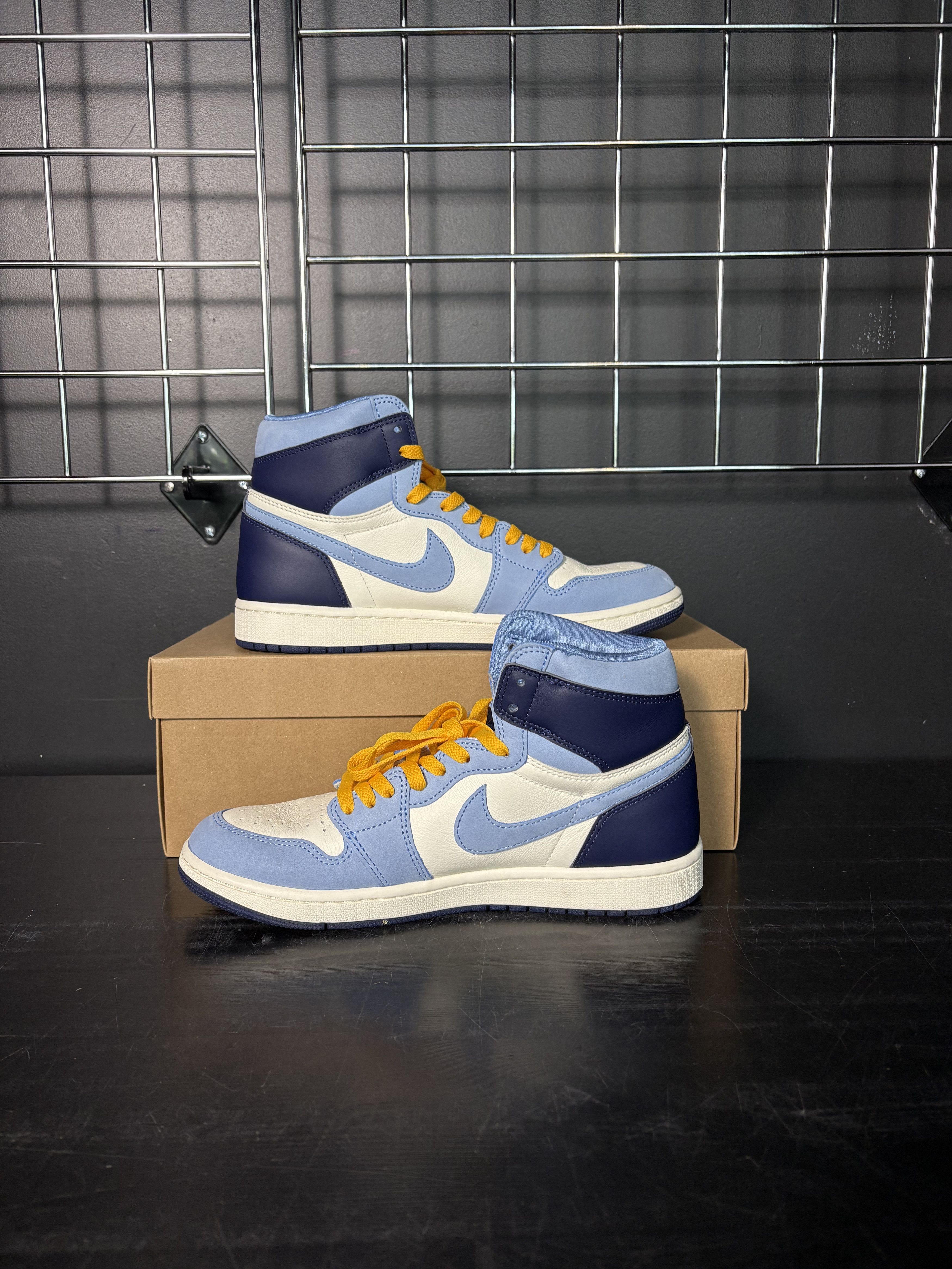 Jordan Brand Air Jordan 1 High OG "First in Flight" (WMNS) **PRE-OWNED** REP. BOX - Size 10.5 Size US 10.5 / IT 40.5 - 2 Thumbnail