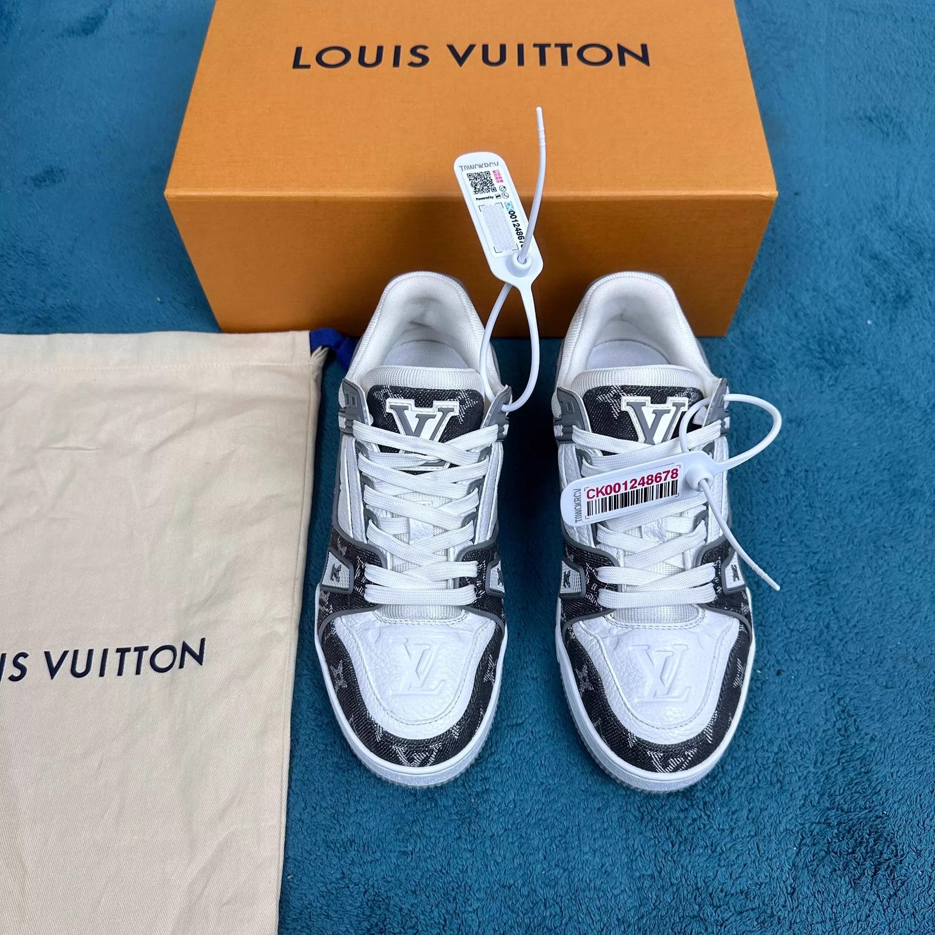 Louis Vuitton LV Trainer Leather Low-Top Sneaker White/Grey 36 Near Mint Size US 5.5 / IT 35.5 - 1 Thumbnail